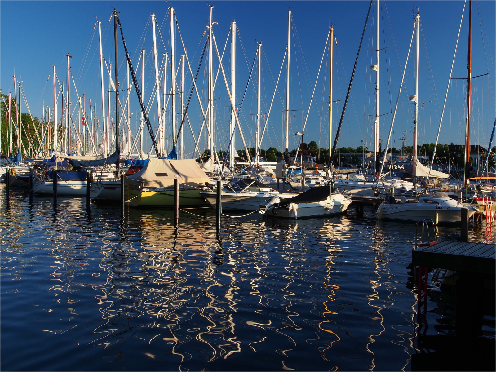 loď, moře, záliv, voda, odraz, vozidlo, přístav, dok, Marina, 2014, jachta, odrazy, Ostsee, wasser, spiegelungen, ostseeleuchte, Baltské moře, abendstimmung, Hafen, Schiffe, Abendsonne, boote, segelboote, Neustadt, neustadtinholstein, eveningmoodintheport