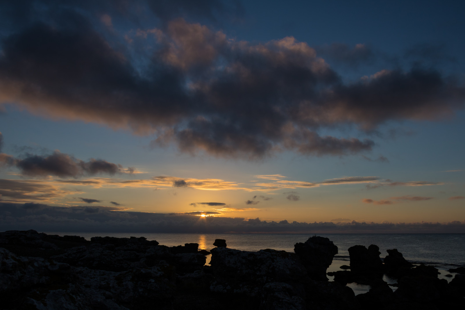 แสงแดด, พระอาทิตย์ตก, ทะเล, ท้องฟ้า, พระอาทิตย์ขึ้น, ตอนเย็น, เช้า, ชายฝั่ง, ดวงอาทิตย์, ขอบฟ้า, บรรยากาศ, พลบค่ำ, เมฆ, รุ่งอรุณ, มหาสมุทร, คลื่น, hav, soluppg ng, Gotland, Holmh Llar, attackfoto, โจมตี 8, สายัณห์, ปรากฏการณ์ทางอุตุนิยมวิทยา