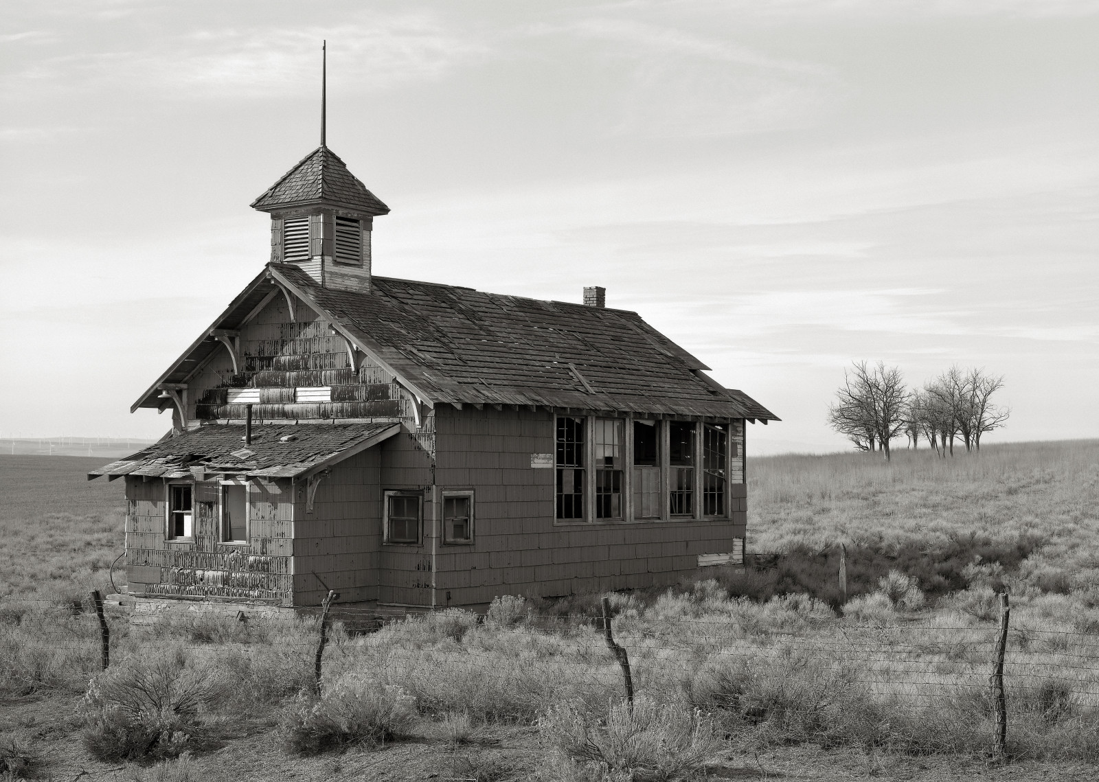 krajina, černobílý, budova, zřícenina, opuštěný, nebe, pole, dřevo, studentů, Dům, škola, čas, chata, rozklad, chalupa, chatrč, mrak, strom, washington, Paměť, domů, film, větrné elektrárny, prérie, statek, pásový opar, školní, venkov, Černý a bílý, monochromatické fotografování, srub, largeformat, austingranger, goodnoehills, Deardorff, Nestálost