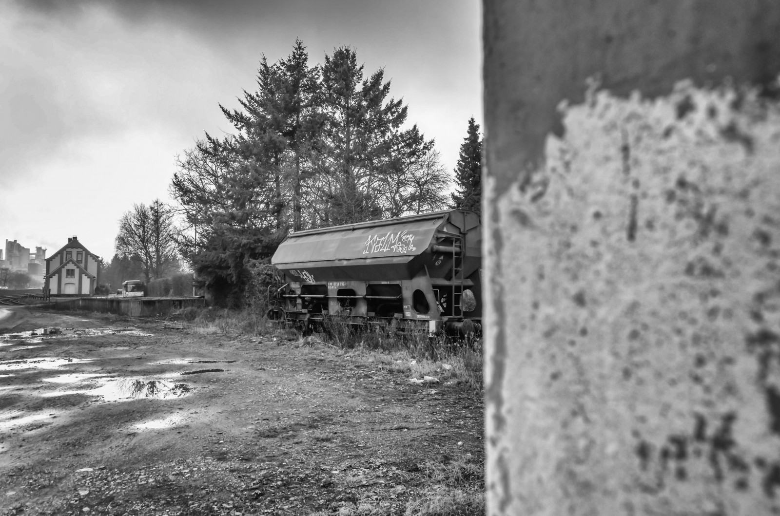 อุตสาหกรรม, industrie, เน่าเปื่อย, Kaputt, zerst rt, ทำลาย, Verw Stet, devestated, stahlindustrie, เหล็ก, Lokomotive, zug, รถไฟ, zugbr cke, Railwaybridge, zerbeulte, คราฟท์, รอยบุบ, บังคับ, Zement, ปูนซีเมนต์, Steinbruch, เหมืองหิน, เครื่องยนต์, การสลายตัว, zerfall, HDR, nightshots, nachtfotografie, tonemapped, โผ, ลูกดอก, Treppe, บันได, แจ็คเก็ต, แจ็ค, สีชมพู, สีเขียว, gr n, โซฟา, ที่นอน, ถนน, การถ่ายภาพ, streetphotography, strasenfotografie, มนุษย์, menschen, ถนน, ชีวิต, leben, ขาวดำ, ฟูจิ, fujifilm, xpro1, ฟูจินอน, 18 นาที 2, 27 มม. 28, streetpoto, เมือง, Schwarzweis, bw, ดำขาว, ดำ, สีขาว, einfarbig, เมือง, ตรงไปตรงมา, กระจกเงา, กราฟฟิตี, Siegda, siggidee