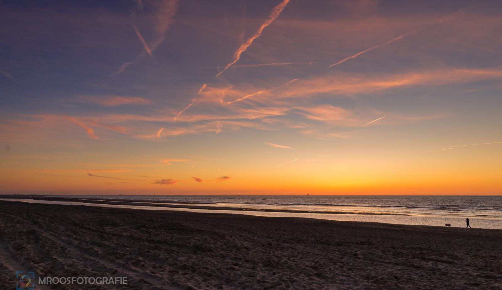 slunečnímu záření, západ slunce, moře, pobřeží, písek, nebe, mraky, pláž, svítání, večer, ráno, pobřeží, Pes, slunce, horizont, soumrak, chůze, mrak, zlatý, hodina, Nový, svítání, skvělý, oceán, vlna, dolů, se, malý, podle, týden, pocit, A, odlesk, tělo z vody, mořská vlna