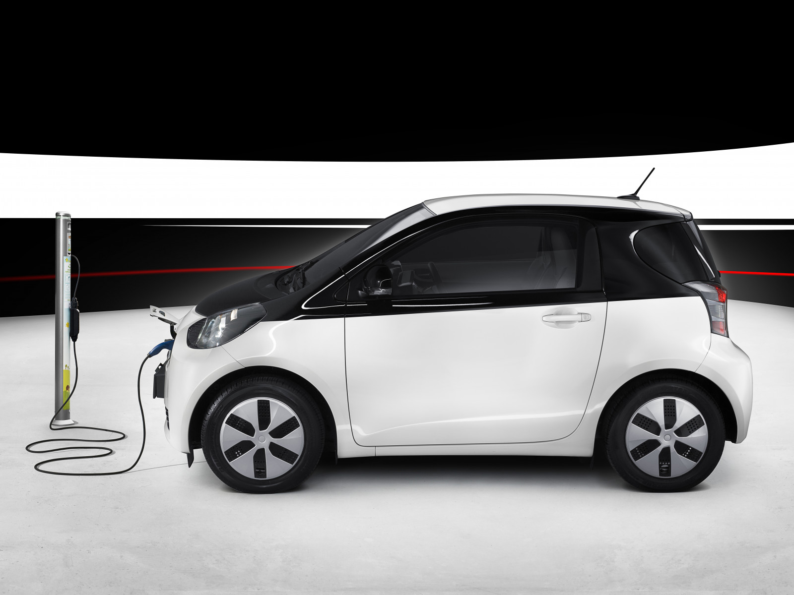 Araba, Araç, Toyota, 2013, Sedan, Toyota IQ, Netcarshow, Netcar, Araba resimleri, Araba fotoğrafı, IQ EV, Kara aracı, Otomotiv tasarımı, Otomobil yapmak, model araba, Konsept otomobil, Kompakt otomobil, Şehir içi araba, Subcompact araba, Kompakt spor araç