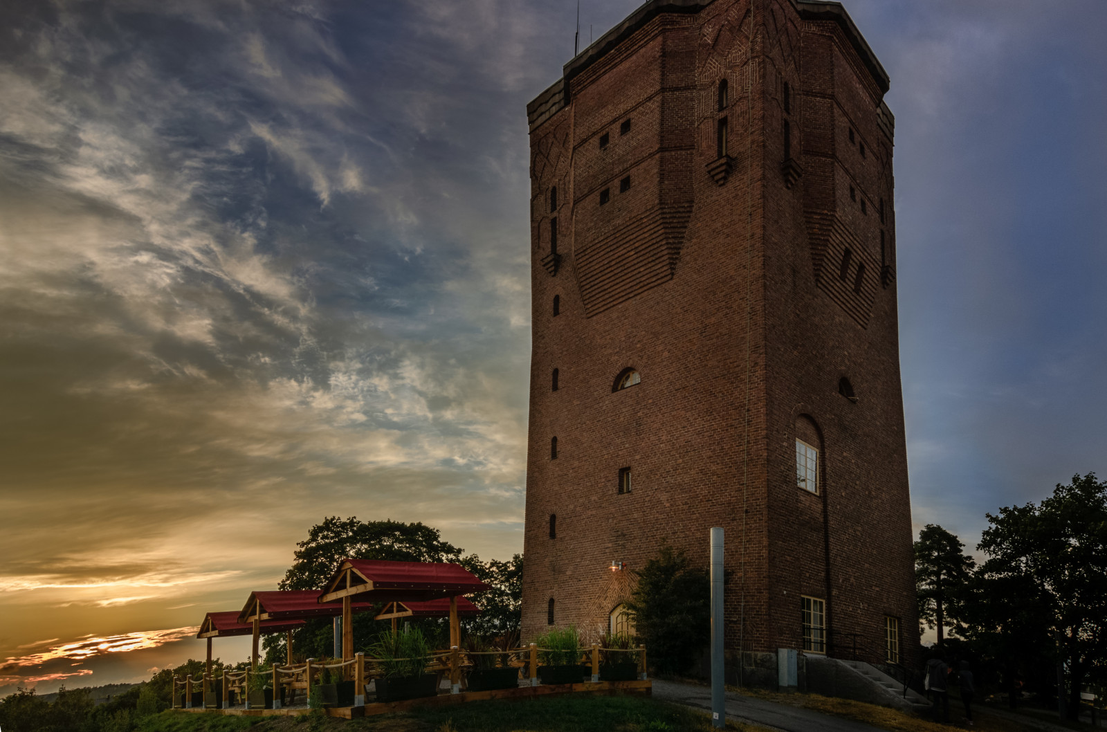 architektura, budova, nebe, večer, hrad, věž, dějiny, Stockholm, Švédsko, soumrak, Skandinávie, mrak, strom, Restaurang, roztržený, watertower, vattentorn, mezník, fasáda, Tokina, dávná historie, meteorologický jev, opevnění, kostelní věž, outdoordining, cisterna, 1224mmf40, Sundbyberg, Tornparken