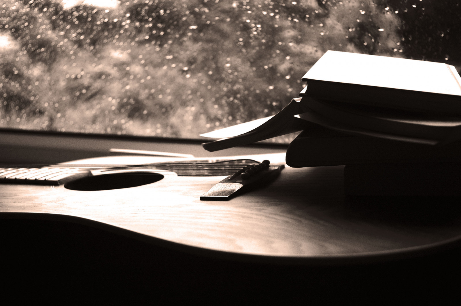 světlo, hudba, bílý, Dům, Černá, UMĚNÍ, domů, okno, mokrý, černobílý, déšť, červen, sépie, vinobraní, odpočinout si, mimo, fotografování, čtení, flickr, den, stíny, hrát si, čas, pentax, kytara, víkend, sjednocený, teplo, Království, knihy, číst, prozkoumat, deštivý, nástroj, náhradní, 2011, kytara, K100D