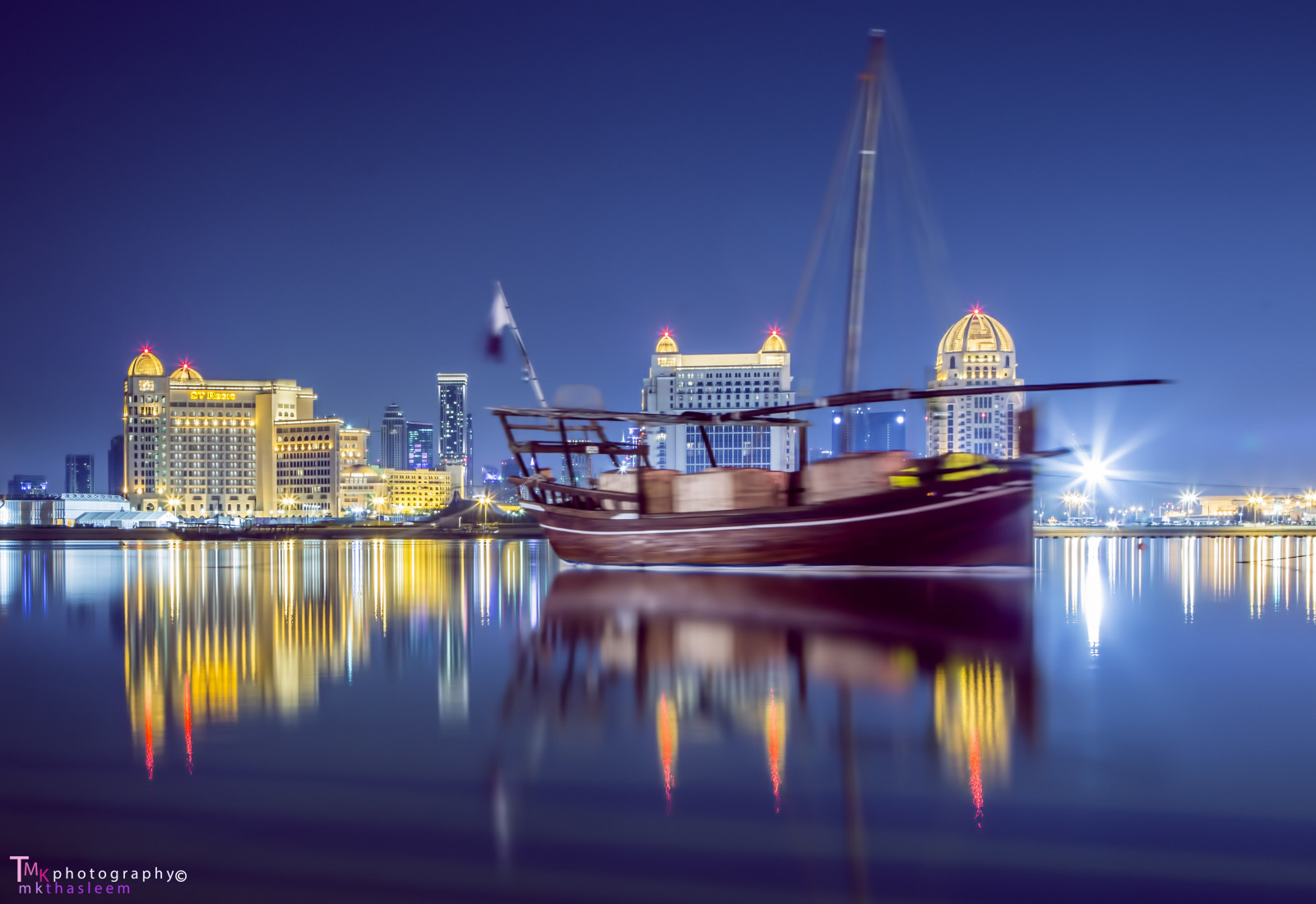 nave, mare, paesaggio urbano, notte, acqua, riflessione, veicolo, orizzonte, blu, sera, Canone, orizzonte, bacino, crepuscolo, Katara, Qatar, Doha, Marina, Festival, edifici, 6d, arabo, punto di riferimento, dhow, Qatar