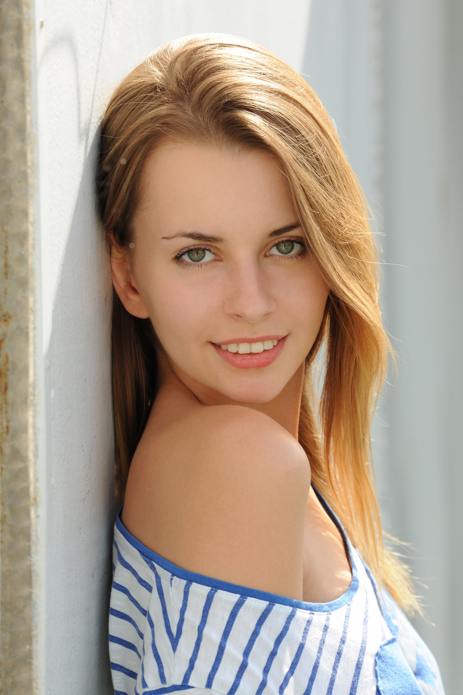 Lucia D, wanita