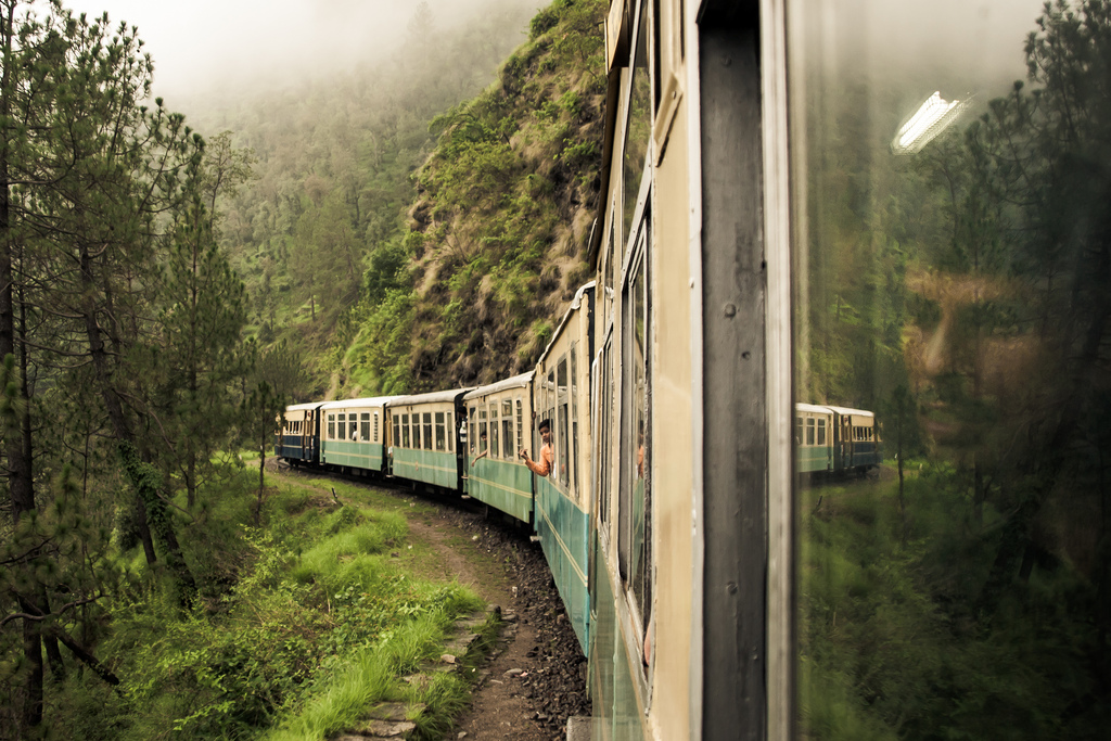 อังกฤษ, การขนส่ง, เดินทาง, ใบหน้า, กระจก, สีเขียว, himachal, himachalpradesh, อินเดีย, อินเดีย, กะก้า, ชาย, หมอก, ภูเขา, ภาคเหนือ, Paradesh, รถไฟ, ทางรถไฟ, การสะท้อน, Shimla, รถไฟ, ขนส่ง, การท่องเที่ยว, ต้นไม้, หน้าต่าง, lptransit, ชาย