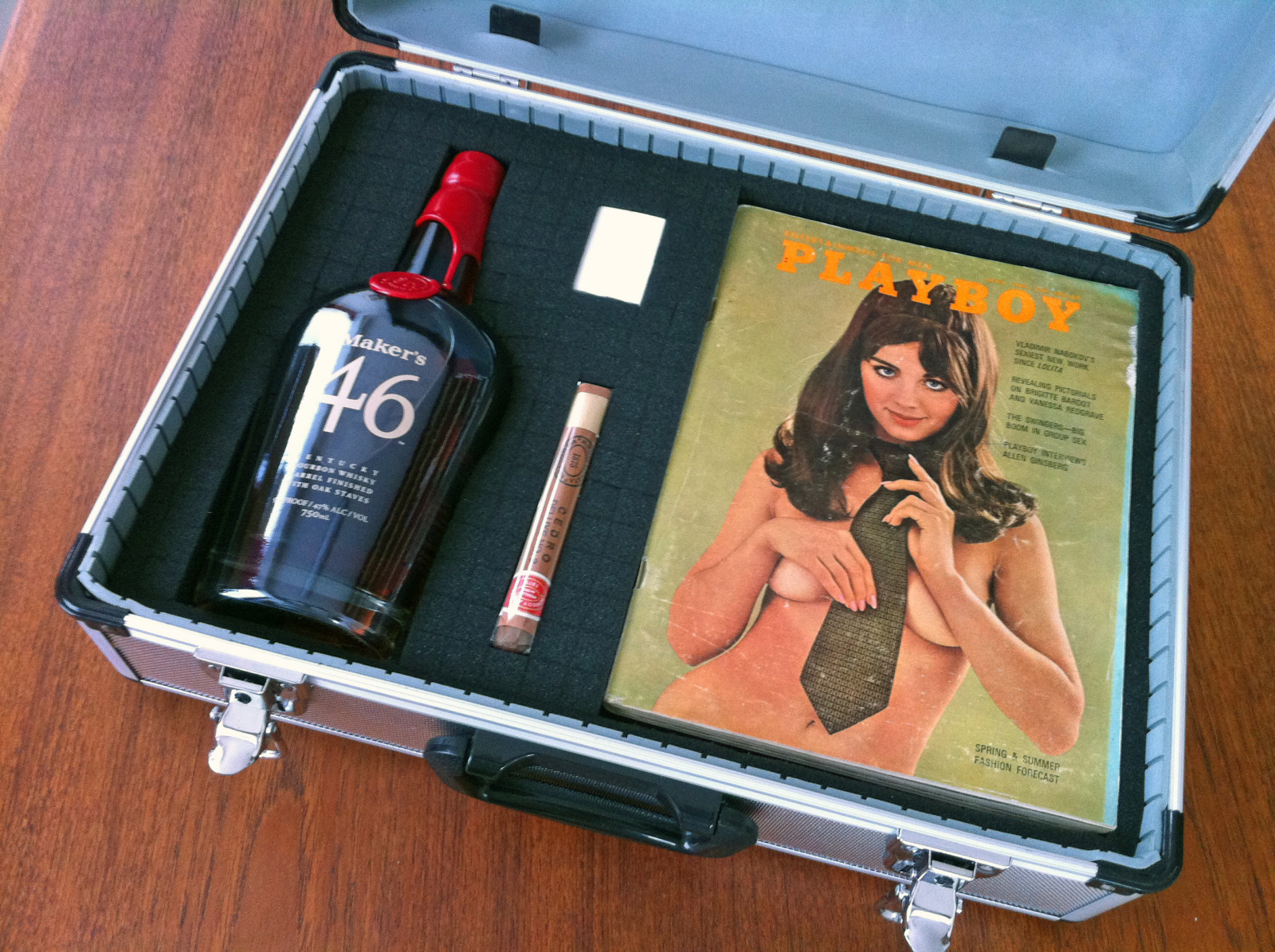 Vánoce, doutník, dar, Playboy, makersmark