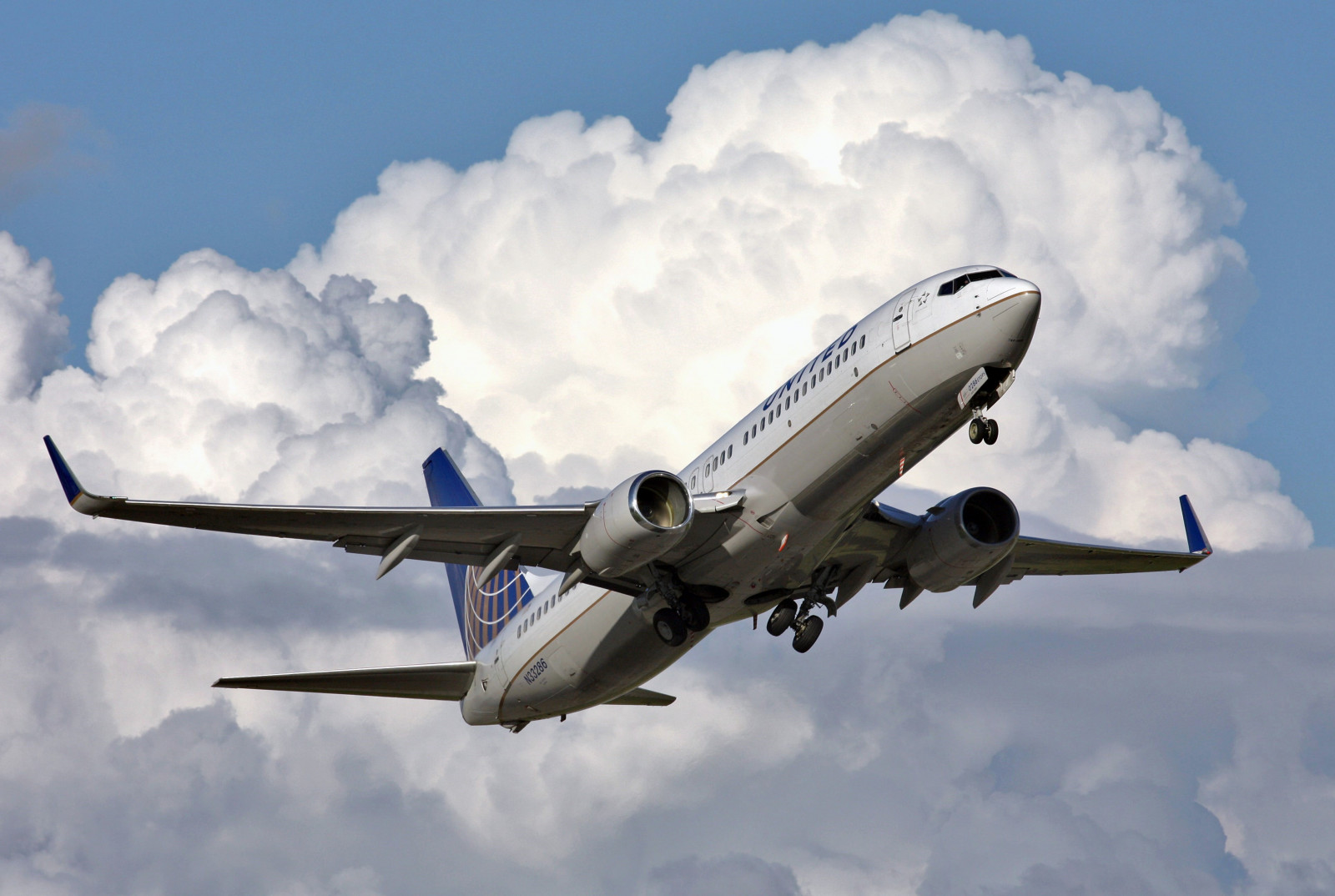 veicolo, nuvole, aereo, aereo, Boeing, Boeing 777, aeronautica militare, Boeing 737, Volo, 737, Decollare, tempo metereologico, unito, aviazione, ala, linea aerea, atmosfera della terra, trasporto aereo, Ingegneria Aerospaziale, aereo di linea, jet, aereo a fusoliera larga, aeromobili corpo stretto, Boeing 737 prossima generazione, Boeing 787 Dreamliner, alltypesoftransport, georgem757, KCLE, clevelandhopkins, 737.824, n33286