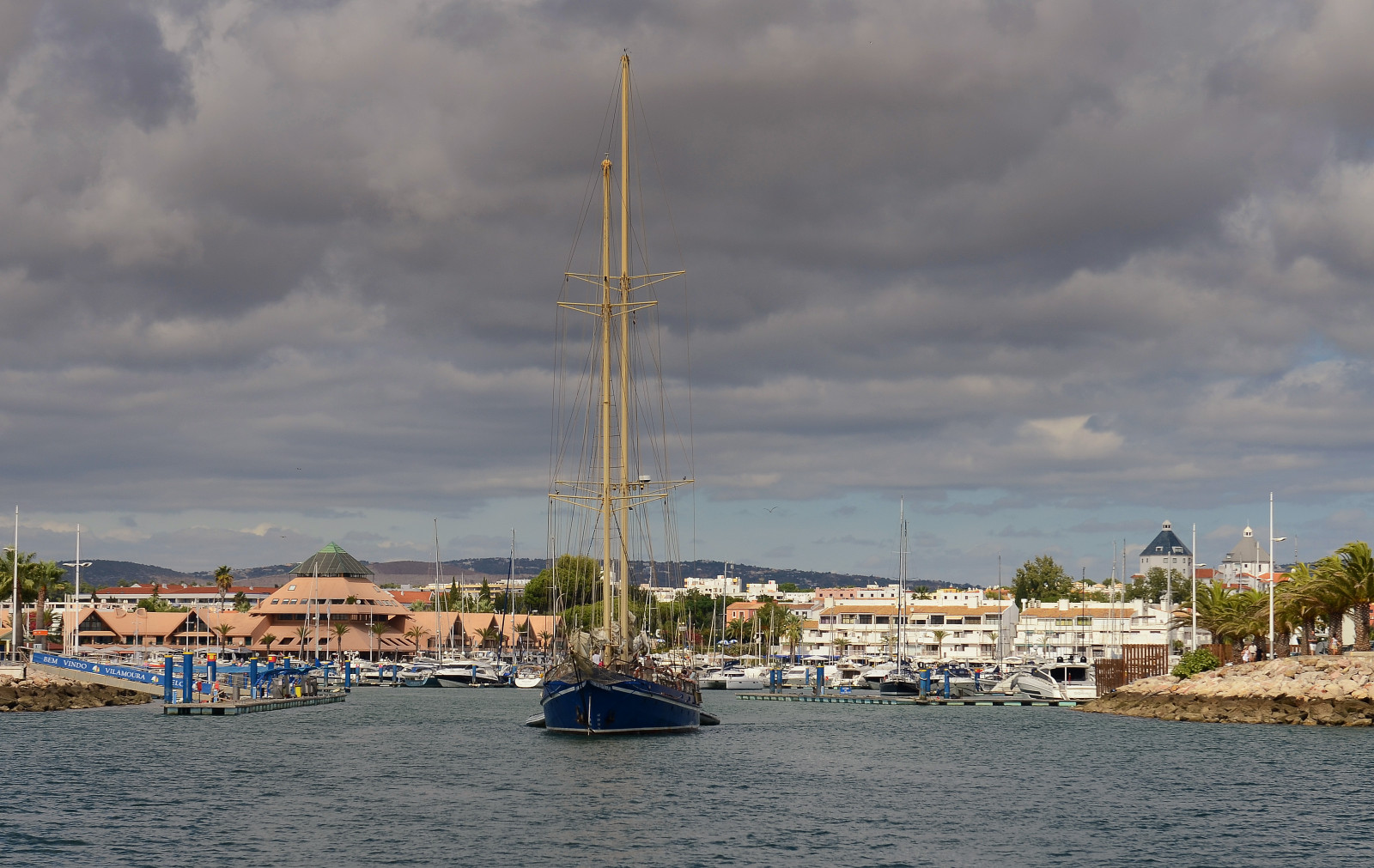 loď, loď, plachetnice, moře, architektura, voda, budova, nebe, uklidnit, pobřeží, řeka, přístav, Evropa, dok, západní, Portugalsko, pohled, plachtění, Marina, atlantický, mrak, strom, zakalený, den, oceán, jachta, vysoký, přístav, de, přístav, plavidlo, turista, kondor, kanál, stožár, jižní, plachta, prohlížení památek, destinace, vodní, vysoká loď, vidění, Quarteira, žeberní, Budov, Vilamora
