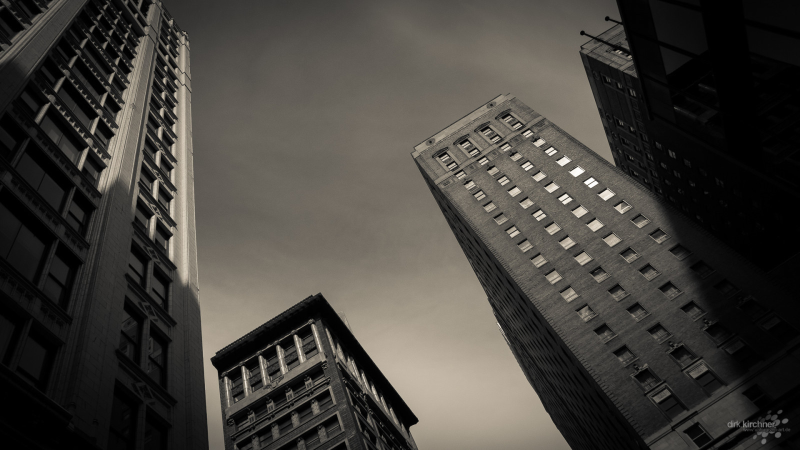 area metropolitana, grattacielo, costruzione, metropoli, area urbana, punto di riferimento, bianco e nero, cielo, palazzone, fotografia in bianco e nero, giorno, città, architettura, oscurità, paesaggio urbano, monocromo, notte, Torre, centro, angolo, orizzonte, facciata, stock photography, simmetria