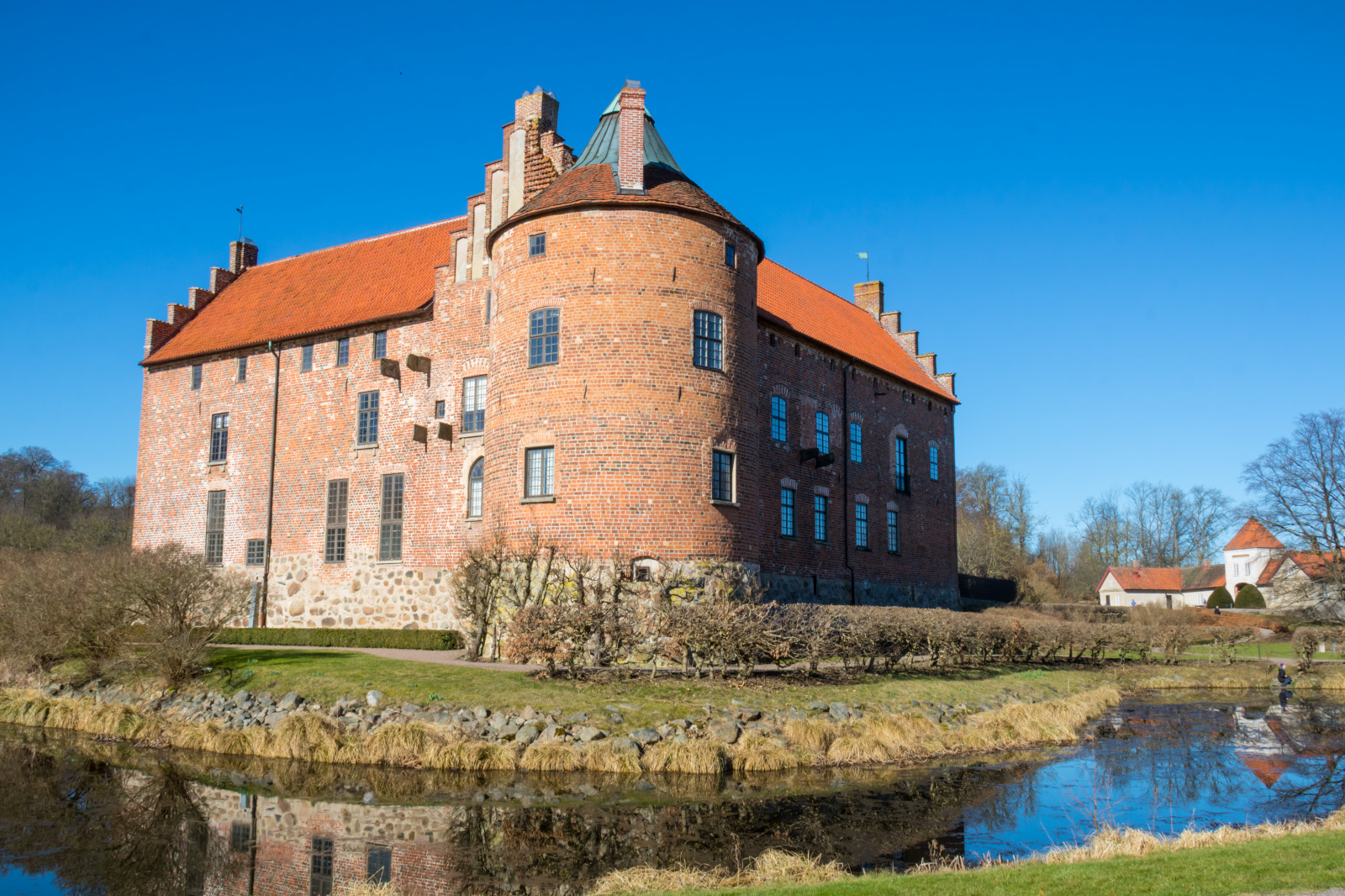 Torup Slott Wallpaper : building, reflection, Tourism, tower, monastery, chateau ...