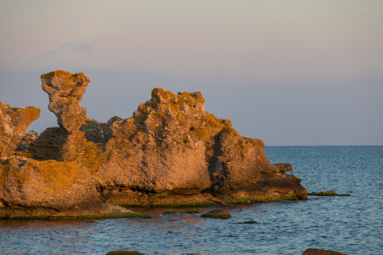 tramonto, mare, baia, roccia, puntellare, sabbia, riflessione, spiaggia, costa, scogliera, orizzonte, mantellina, Formazione, leggero, Terreno, oceano, onda, solnedg ng, Materiale, modello canoneos760d exif, geocountry, Marca fotocamera Canon, Geocity, modello di fotocamera canoneos760d, geostate, geolocalizzazione, Lente exif efs18200mmf3556is, apertura exif 56, exif fare canon, exif ISOSPEED 160, exif focalLength 140 millimetri, Gotland, llar holmh, attackfoto, attackfoto8, Rauk, seastack, geologia, landform, corpo d'acqua