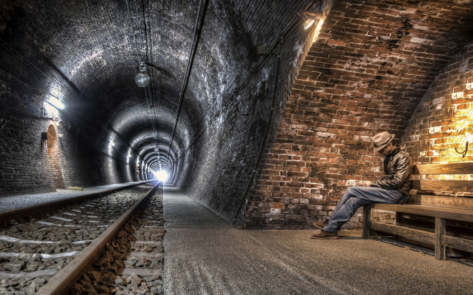 Wallpaper : 2700x1688 px, architecture, bench, lights, men, railway ...