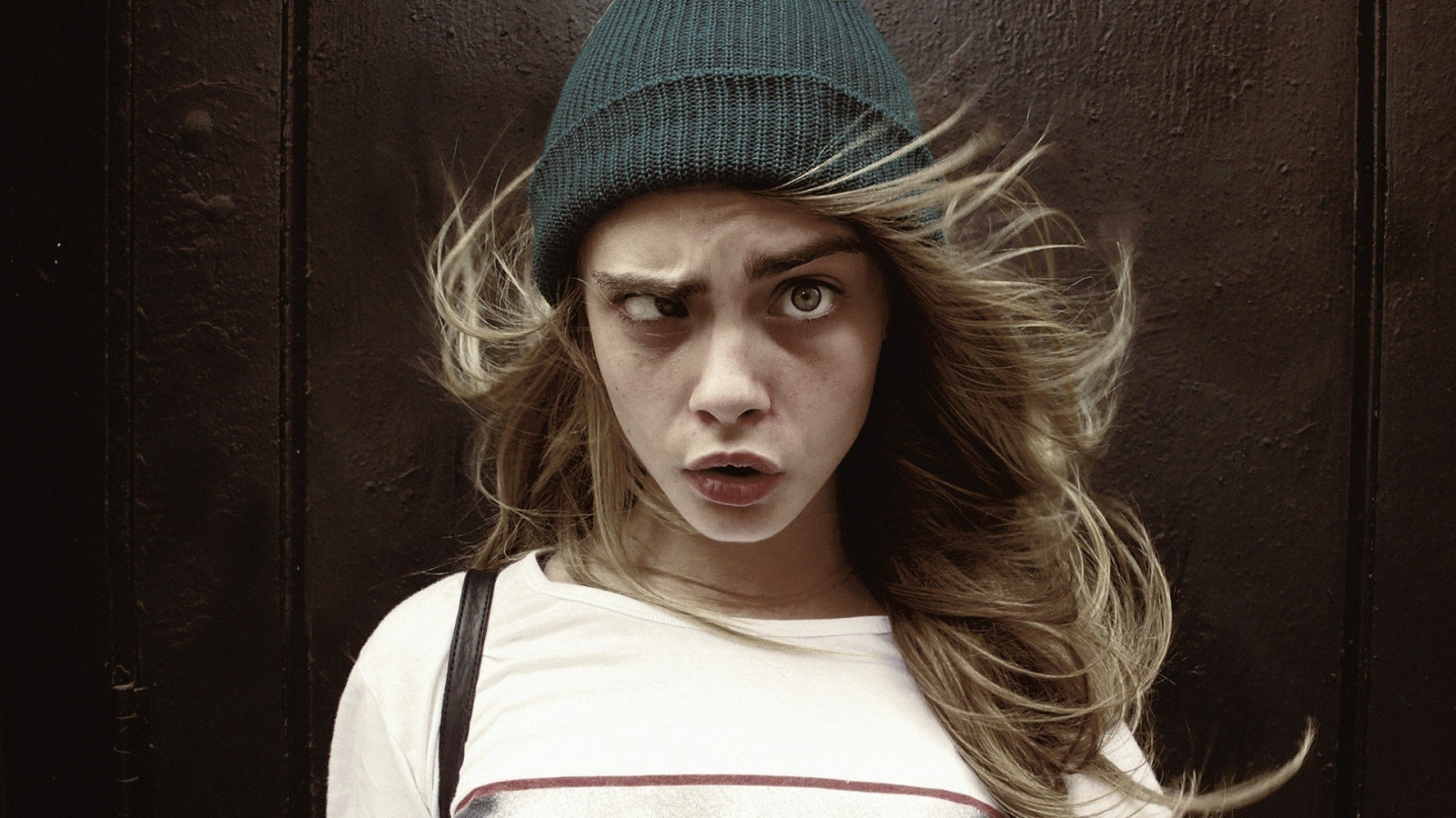 tvář, bílý, ženy, model, portrét, blondýnka, Cara Delevingne, fotografování, móda, vlasy, emoce, Osoba, hlava, dívka, krása, oko, žena, dáma, tma, účes, portrétní fotografie, focení, hnědé vlasy, mimika, orgán