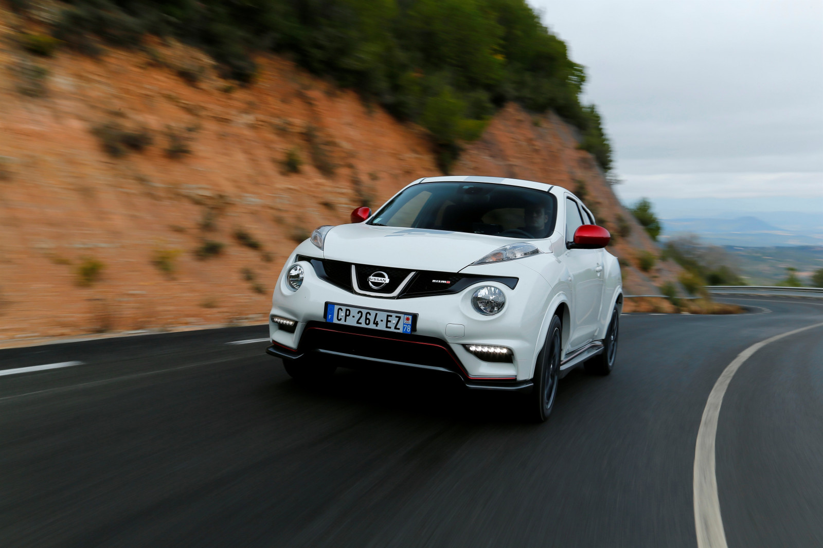 auto, vozidlo, Nissan, limuzína, Nissan Juke, netcarshow, netcar, obrázky vozidel, photo auto, 2014, kolo, Juke Nismo, pozemní vozidla, automobilového designu, automobilový exteriér, automobil make, rodinný vůz, sportovní užitkové vozidlo, střední velikost auta