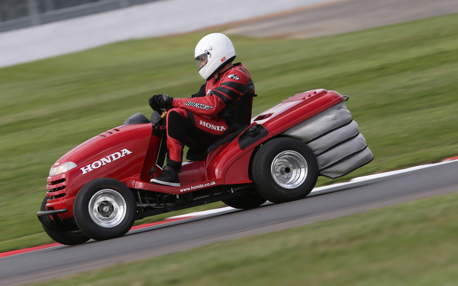 Wallpaper : 2013, 2560x1600 px, Honda, mean, mower, race, racing ...
