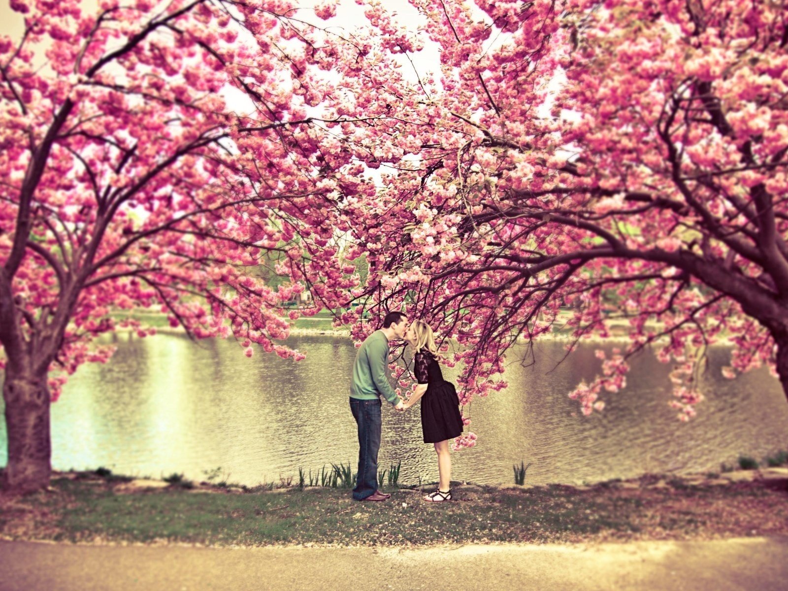 Wallpaper : 1600x1200 px, couple, kissing, love, quotes 1600x1200 ...