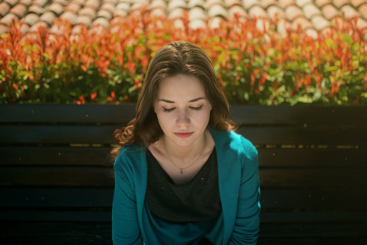 ženy, 500px, portrét, Červené, sedící, fotografování, emoce, jaro, Osoba, Simeon Kolev, Radina, barva, krása, sezóna, usměj se, lidských pozice, portrétní fotografie, focení, mimika