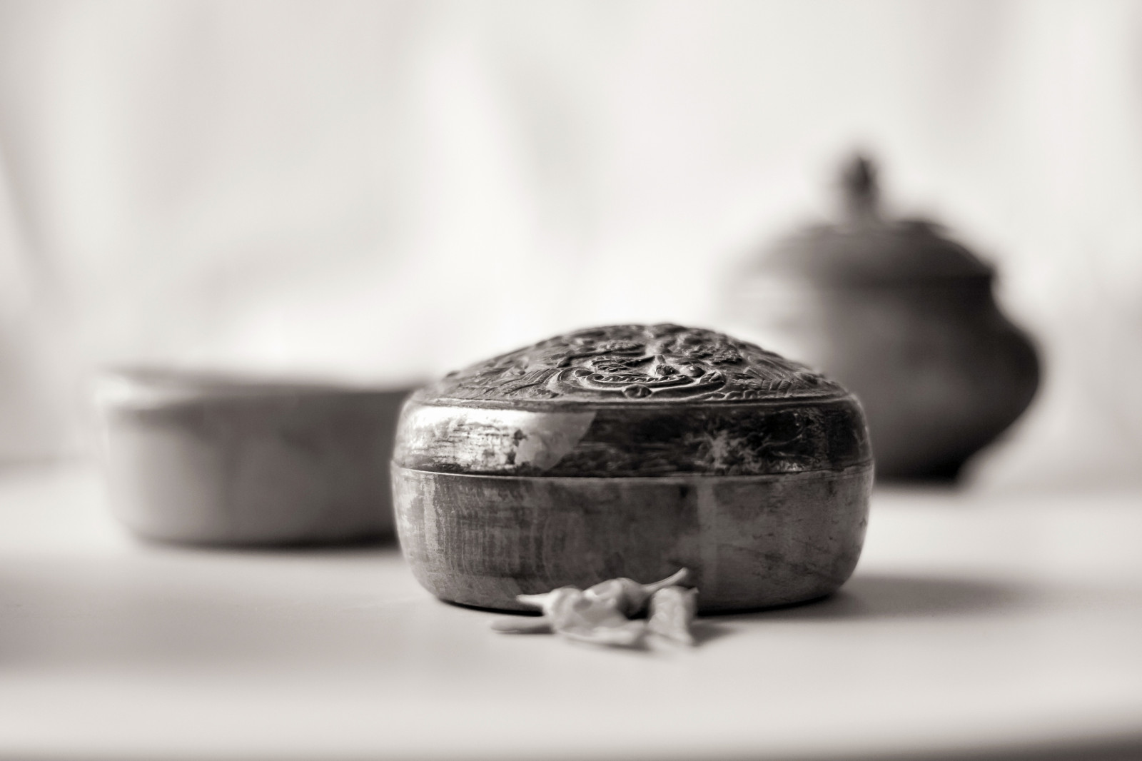 bianca, nero, monocromo, fotografia, bokeh, ciotole, Mono, bianco e nero, profondità di campo, gdl, mano, sfocato, forma, natura morta, noiretblanc, canon600d, bianco e nero, fotografia in bianco e nero, avvicinamento, fotografia macro, still life, ceramica, collective52photoproject, canon50mmf14
