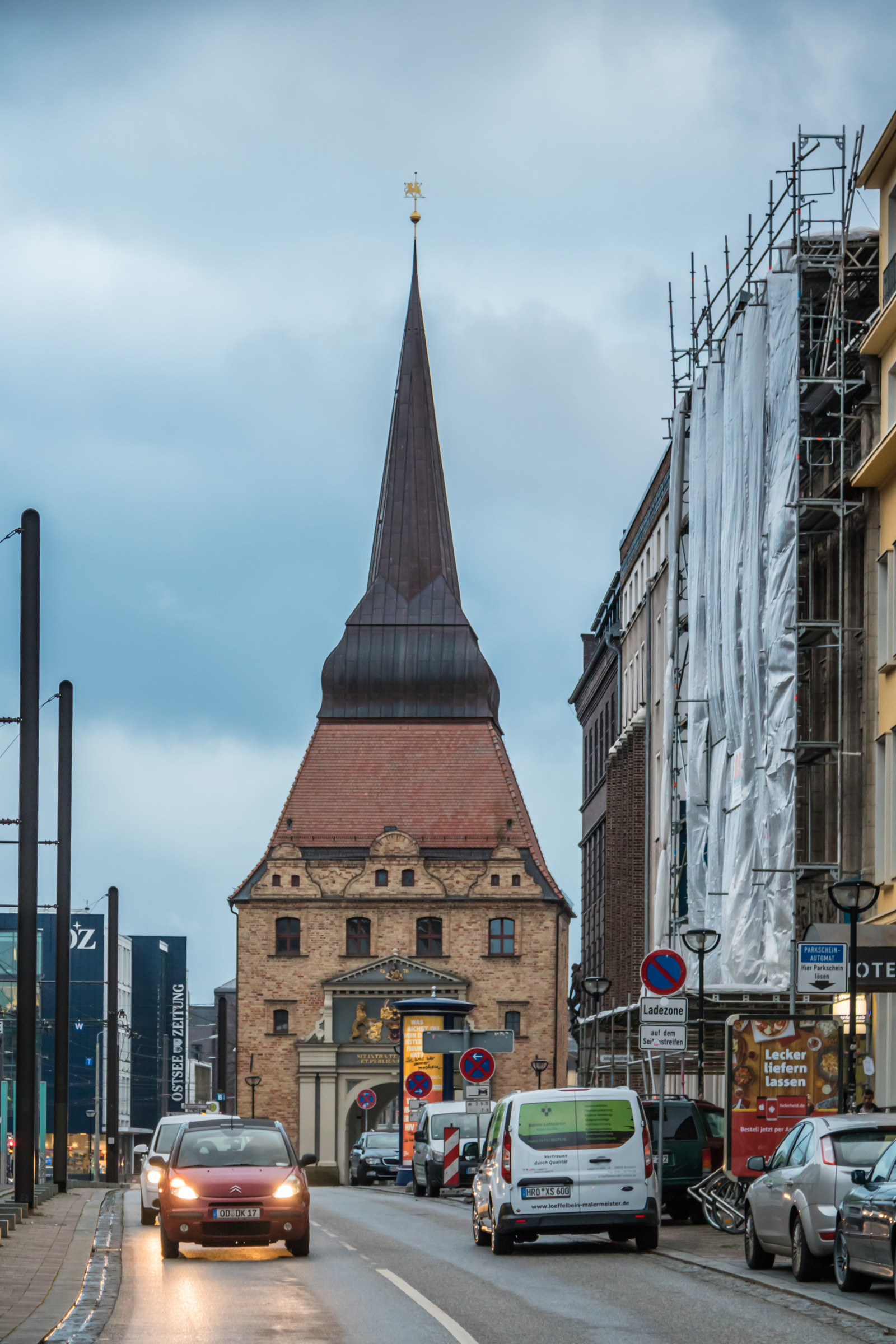 město, ulice, panoráma města, architektura, silnice, mrakodrap, Německo, věž, město, Vánoce, kostel, infrastruktura, centrum, Vánoce, vánoční trh, července, Německo, deutschland, Rostock, julmarknad, exif modelu canoneos760d, geocountry, Kamera aby kánon, geocity, Model fotoaparátu canoneos760d, geostate, geolocation, EXIF čočka efs18200mmf3556is, EXIF otvor 56, exif aby kánon, exif isospeed 1000, exif focallength 70mm, weinachtsmarkt, mezník, fasáda, urban area, Metropolitní oblast, lidské osídlení, sousedství, místo uctívání