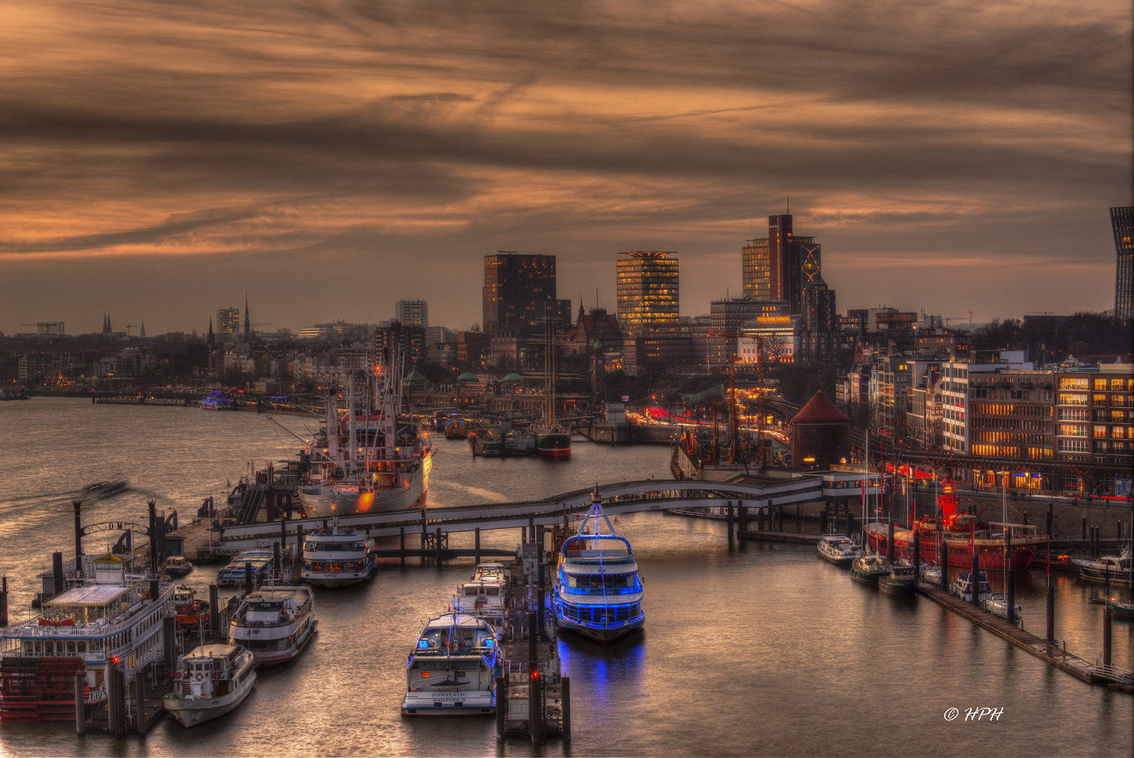 deutschland, Německo, norddeutschland, Hamburg, HDR, Hafen, sonnenuntergang, Labe, Schiffe, berseebr CKE, landungsbr cken, Sony, alpha7r