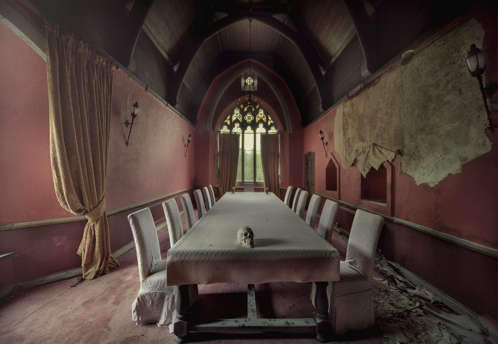 kočka, strašidelný, opuštěný, stůl, symetrie, lebka, Illuminati, duch, Vzhled interiéru, rozklad, panské sídlo, vykotlaný, opuštěný, rozpadající, panství, abondoned, Manson, decayedbuildings, andregovia