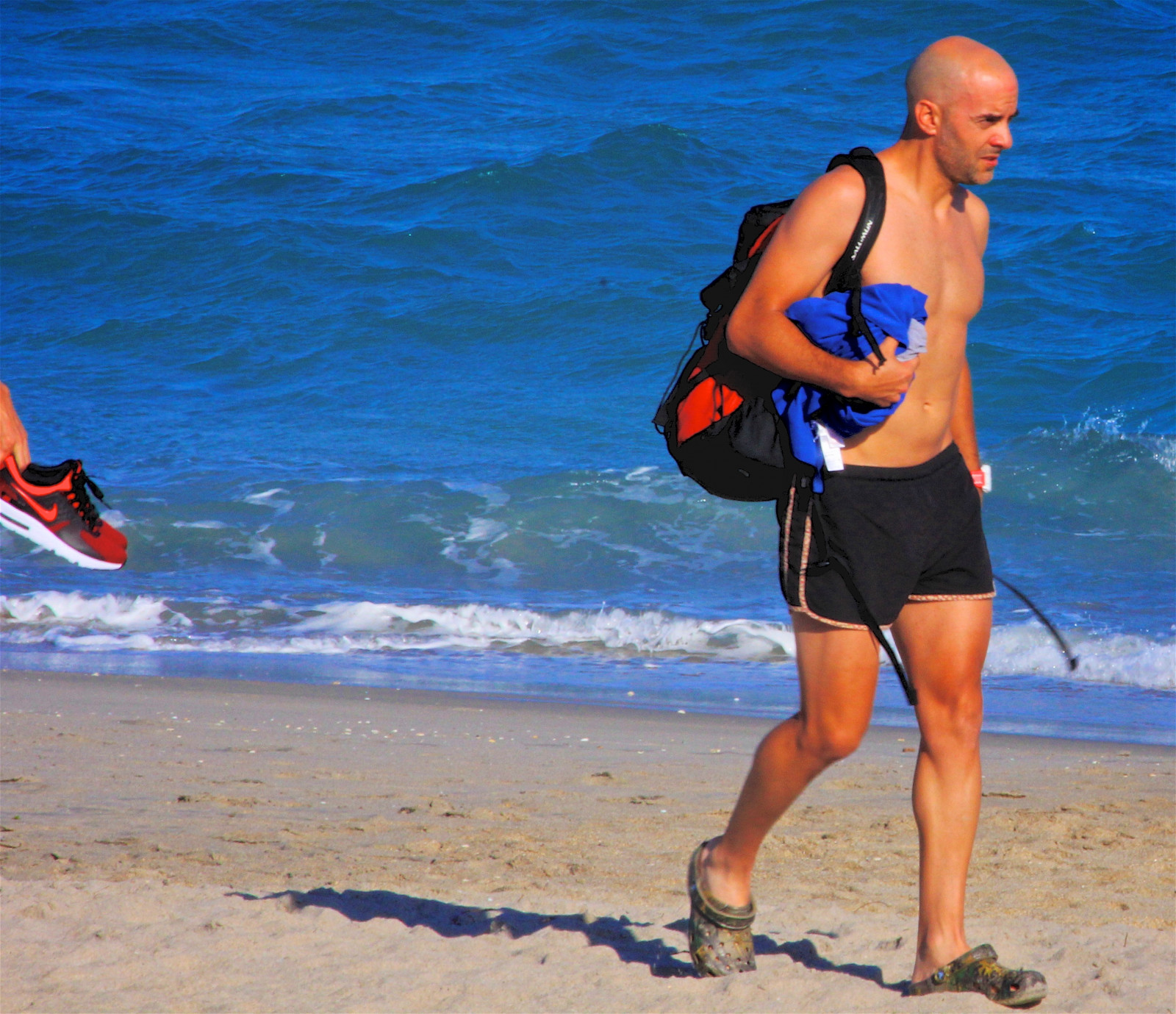 Sexyguy, Capes, urbano, Urbanbackpacking, pedone, Barfuss, tipo, tizi, ragazzi, nuca, schiene, persone, profili, occhiali da sole, coppia, zaini, zoccoli, dita dei piedi, urbanbackpackers, tatuaggi, oceano, Candido, peekingpits, uomo, lakeworthbeach, Maschera di battaglia, Tatts, A petto nudo, gambe, capezzoli, ilobsteritflickr, litorale, calzature, piedi, uomini, ombelichi, Piuttosto, Lakeworth, bello, maschio, blu, paesaggio marino, canon60d, tipo, ignaro, a piedi nudi, flickr, canonef70300mmf456isusm