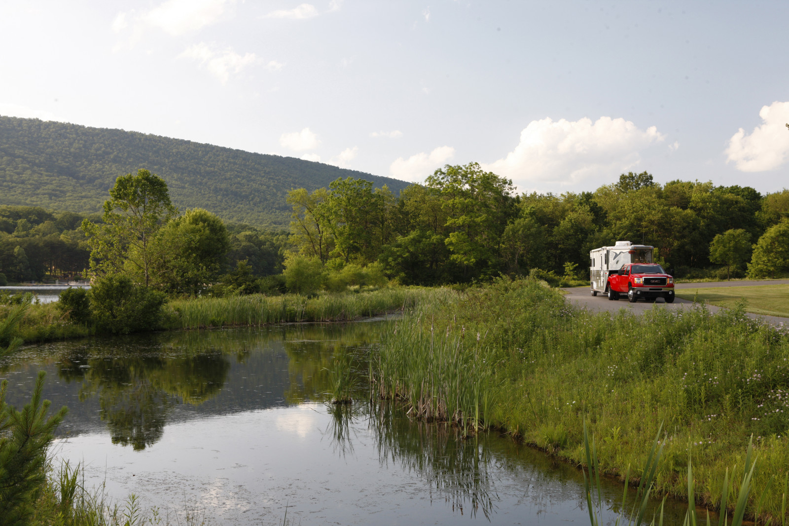 krajina, jezero, odraz, řeka, rybník, GMC, kanál, mokřadní, netcarshow, netcar, obrázky vozidel, photo auto, 2014, Sierra 3500 HD, nádrž, bažina, jezero, venkov, vodní