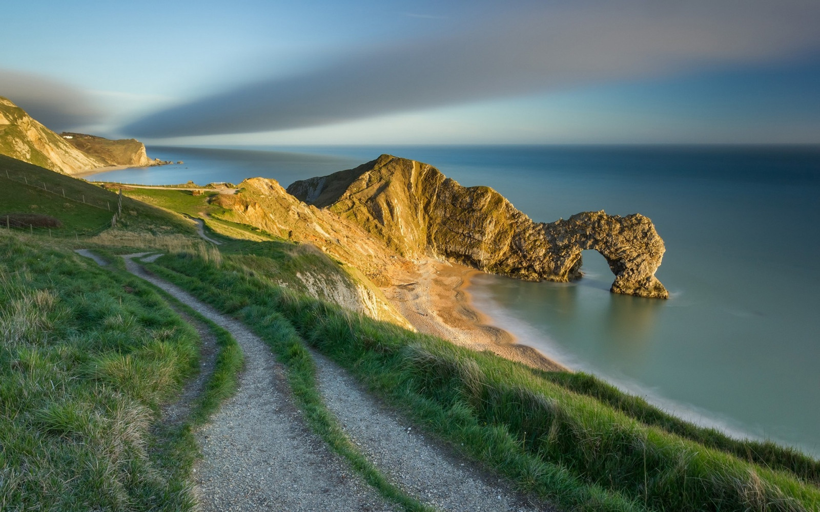 sollys, landskab, hav, Bugt, bakke, klippe, natur, kyst, afspejling, græs, himmel, Mark, Lang eksponering, skyer, strand, England, bakker, morgen, kyst, klint, horisont, kappe, hegn, sti, UK, Durdle Door, Terræn, Sky, bjerg, ocean, reservoir, bjergrige landskabsformer, landskabsform, geografisk funktion, bjergkæde