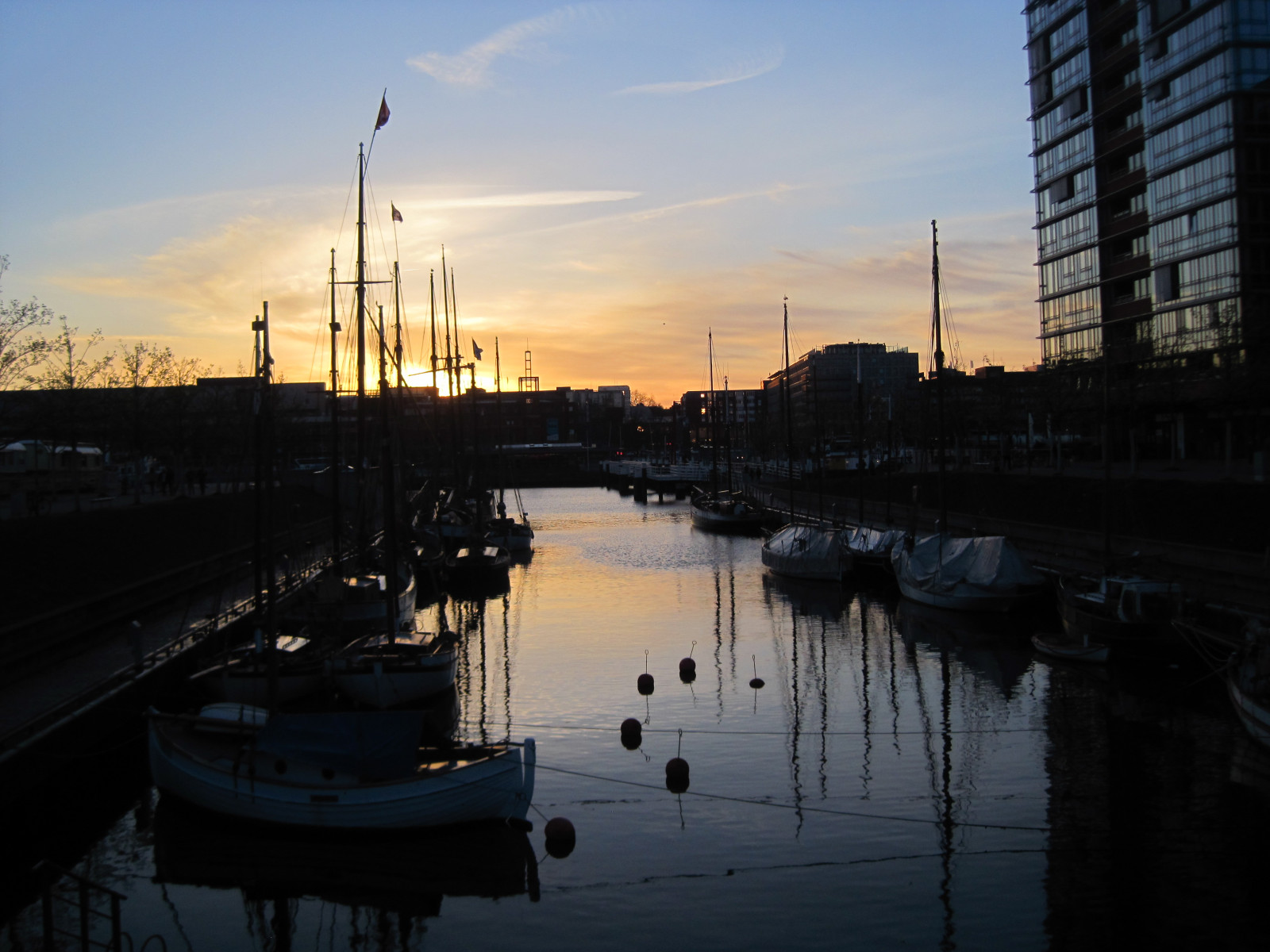 Kiel, Germaniahafen, bahnhof, sonnenuntergang, západ slunce, Vielgesehen600views, Kommentare15, views600, spiegelung, Fruhling, drausen, venkovní, 30favoriten, 800views, 600views, Favoriten30, views1000, views800, Landeshauptstadt, Šlesvicko-Holštýnsko, F rdestadt, bota, Schiff, reflektion