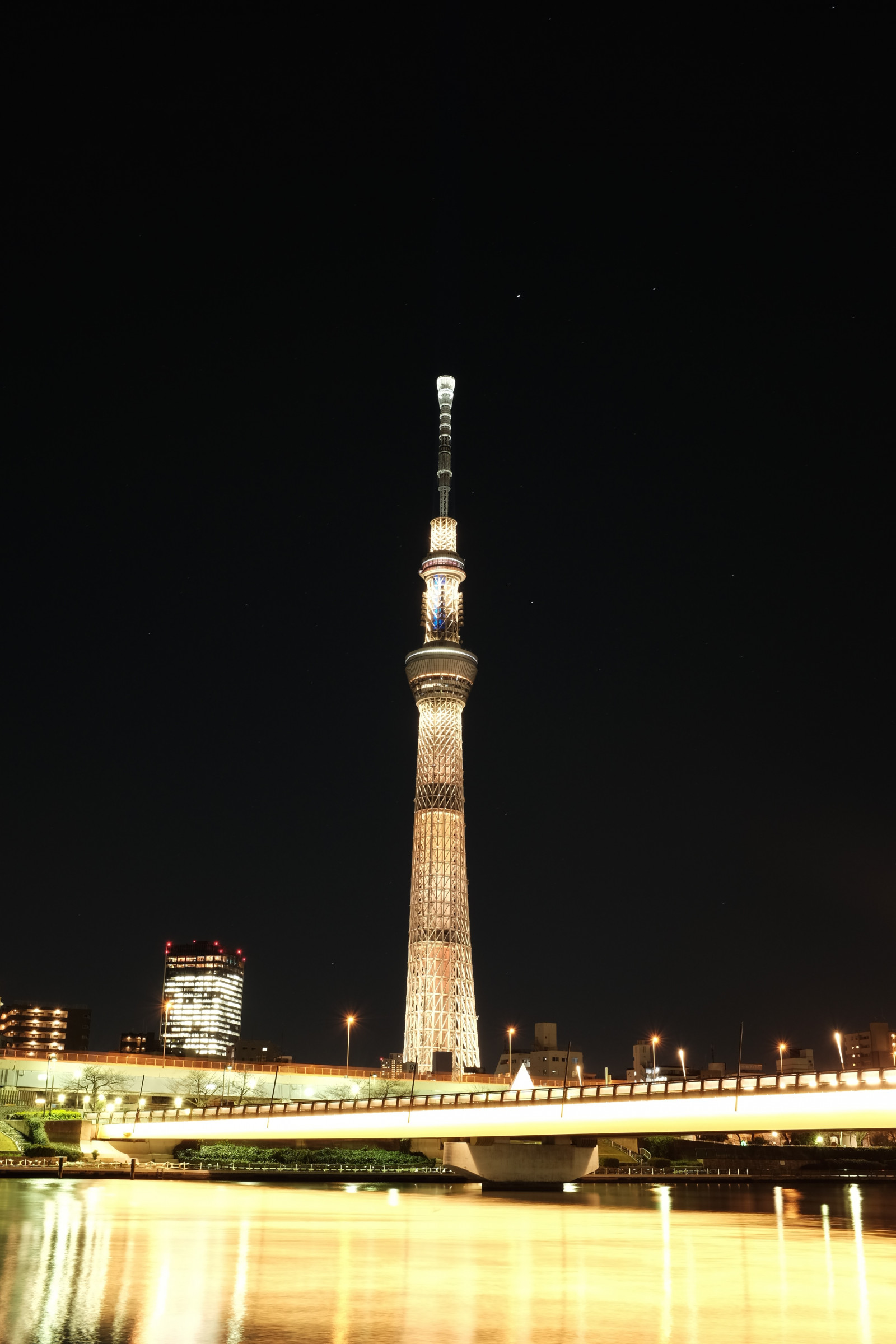 město, panoráma města, noc, architektura, odraz, mrakodrap, věž, soumrak, Tokio, Fujifilm, památník, Skytree, světlo, tma, Fujinon, mezník, Tokyo Sky Tree, classicchrome, x, brownchocolat, x100t, sumdariver