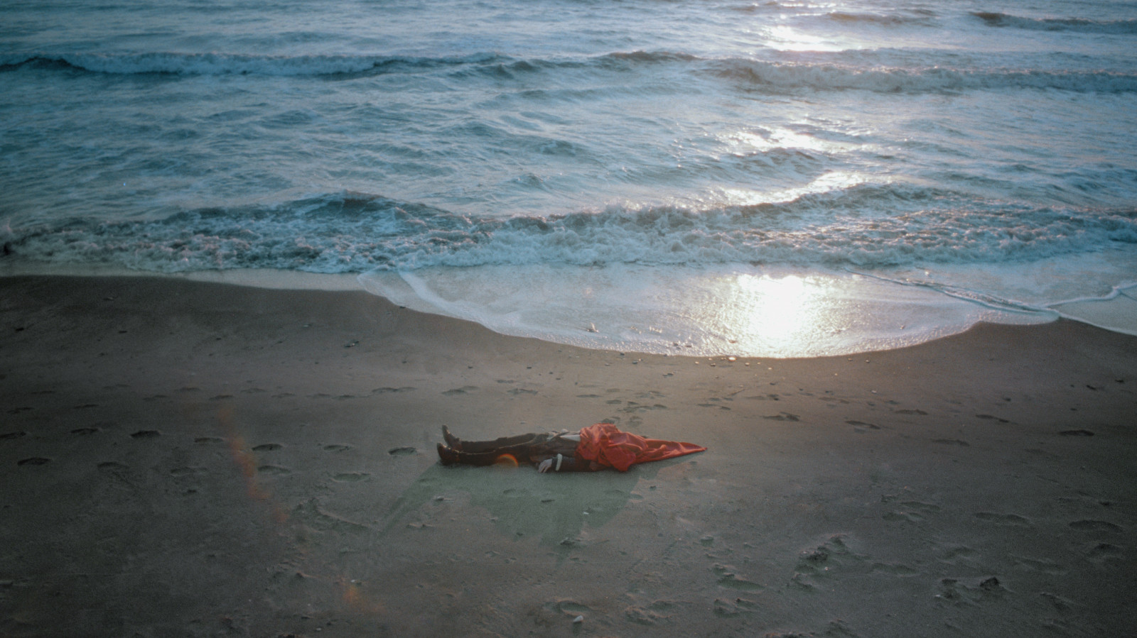 moře, tělo z vody, oceán, voda, vlna, pobřeží, pláž, mořská vlna, coastal and oceanic landforms, nebe, horizont, jev, písek, pobřeží, slunečnímu záření, uklidnit, dovolená, slapy, večer