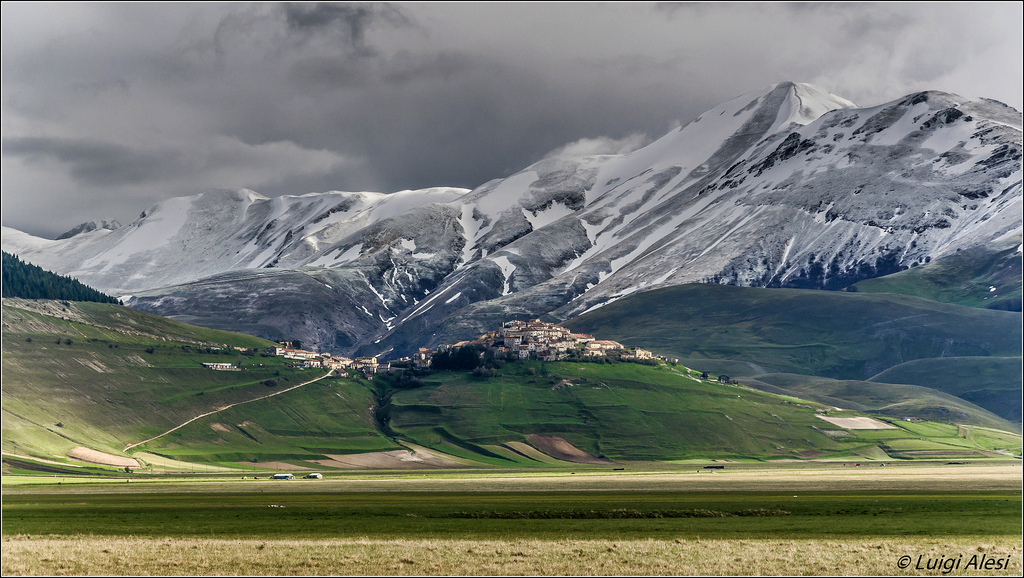 krajina, Itálie, kopec, Příroda, tráva, nebe, park, stín, sníh, zima, pole, zelená, národní park, údolí, Nikon, horský průsmyk, Umbrie, Alpy, jaro, Perugia, Drsný, mount scenérie, tundra, plošina, step, světlo, mrak, strom, scenérie, hora, lučina, Italia, primavera, pastvina, monte, louka, di, prostý, natura, štika, inverno, parco, platinumheartaward, Ombra, během dne, d90, neve, Marche, vysočina, paesaggio, Monti, nazionale, Sibillini, prérie, Norcia, Castelluccio, Macerata, venkov, horských reliéf, ekosystém, pohoří, tráva rodina, stanice hill, ledová landform, meteorologický jev, klesl, ekoregion, Porche, nadmořská výška, Národ, Argentella