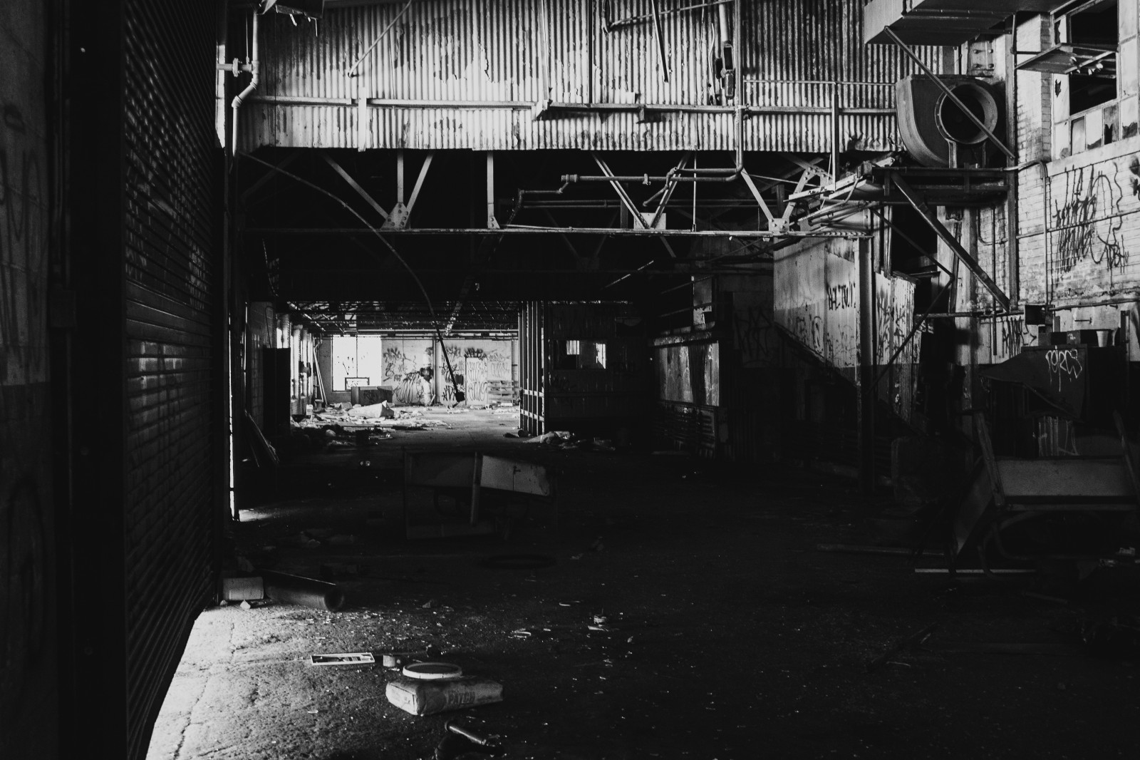 Černá, Černý a bílý, urban area, tma, monochromatické fotografování, alej, černobílý, ulice, noc, Dům, úhel, budova