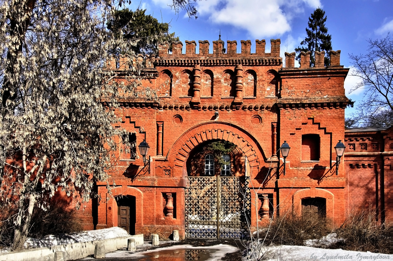 Moscú, edificio, cielo, pared, Turismo, historia, Rusia, arco, palacio, Ladrillo, castillo, inmuebles, árbol, punto de referencia, palacio, fachada, atracción turística, historia antigua, sitio historico, casa señorial, Hacienda, Arquitectura medieval, Gatearchitecturebrickdetaillantern