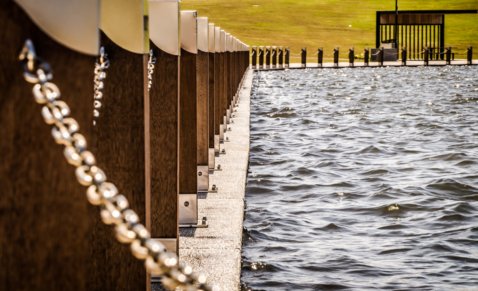 Wallpaper : chains, stainlesssteel, timber, parks, barriers, bollards