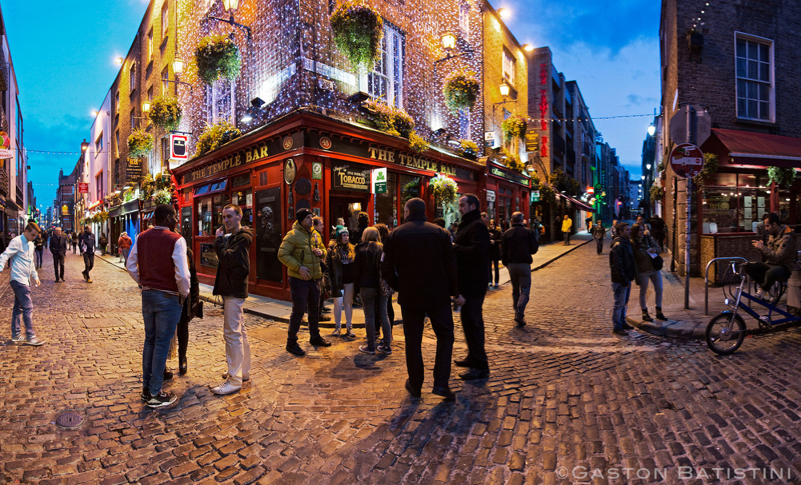 Wallpaper street, Ireland, Dublin, bar, Canon, temple, pub, fleet