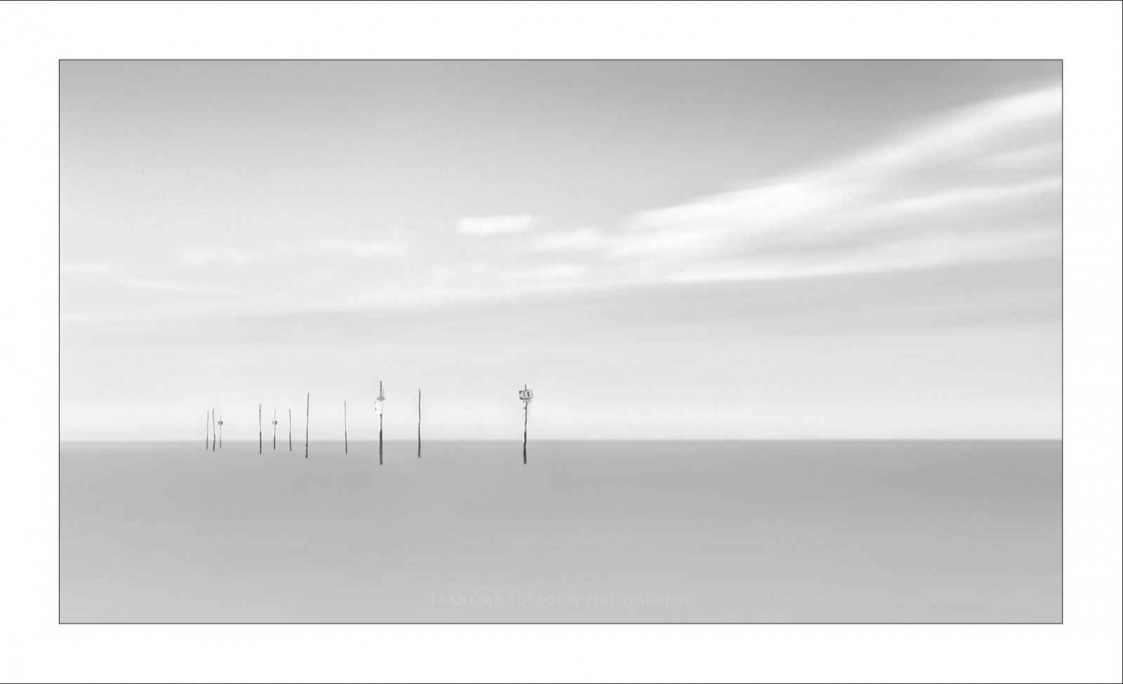 แนวนอน, สีขาว, ขาวดำ, ทะเล, น้ำ, ฝั่ง, การถ่ายภาพ, เมฆ, ข้อความ, โลโก้, ชายฝั่ง, ทัศนียภาพ, เนเธอร์แลนด์, ยี่ห้อ, ฮอลแลนด์, เบา, ดำและขาว, ความยาวนาน, สำรวจ, ดำขาว, แสง, พาโนรามา, ทะเล, รูปร่าง, บรรทัด, วิจิตรศิลป์, nederland, fineartphotography, การนำเสนอ, ขั้ว, landschap, แผนภาพ, Zeeland, oesterdam, tholen, เงินเดิมพัน