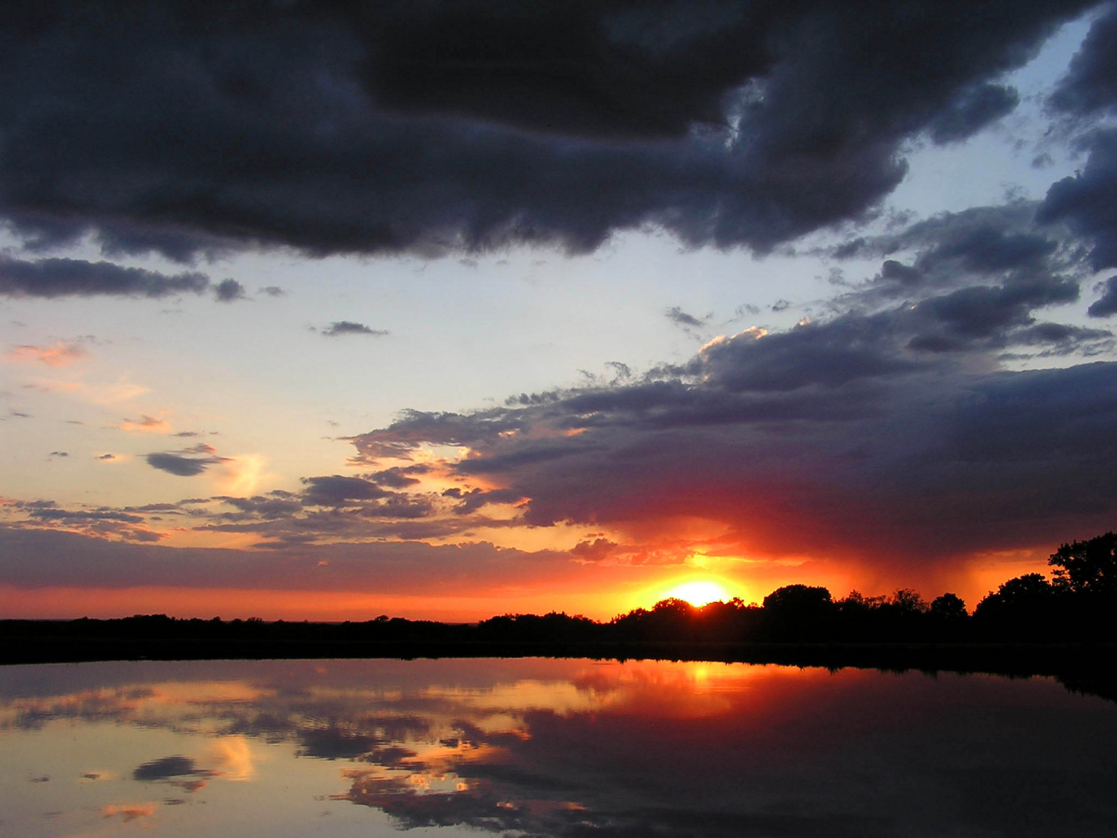 himmel, afspejling, efterglød, horisont, solnedgang, daggry, solopgang, atmosfære, vand, Sky, berolige, rød himlen om morgenen, skumring, loch, morgen, aften, reservoir, fænomen, sø, sollys, dagtimerne, Sol, flod, landskab, computer tapet, cumulus, meteorologisk fænomen