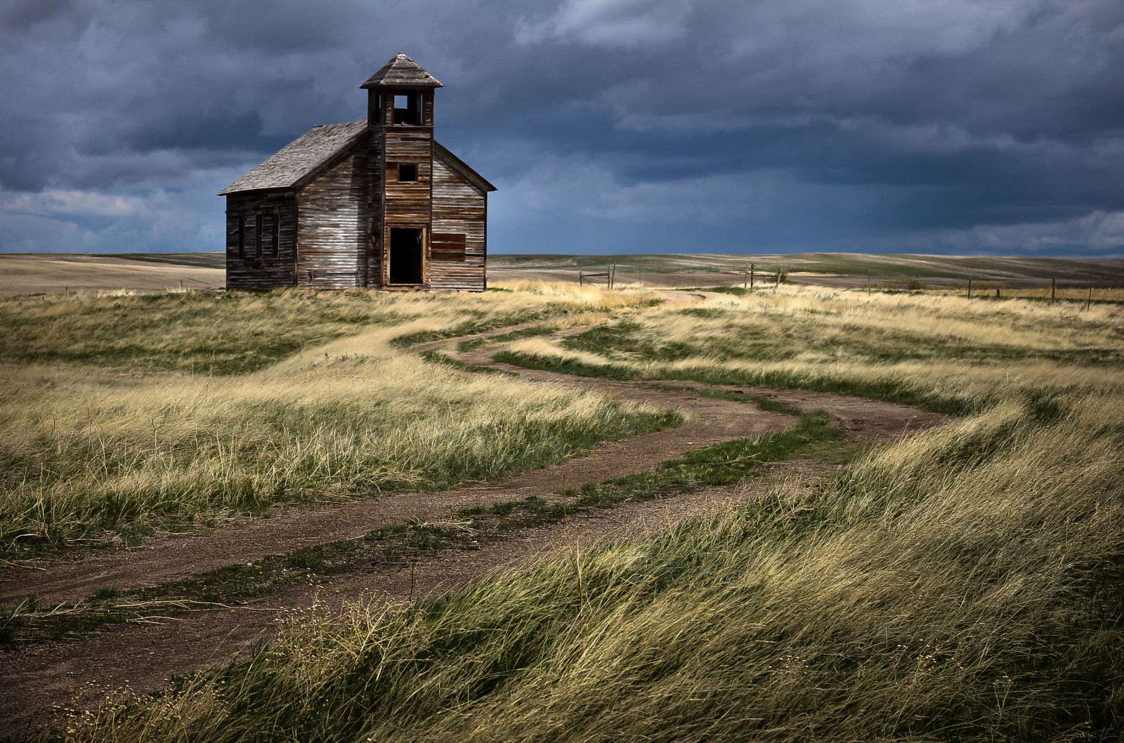 krajina, kopec, opuštěný, tráva, nebe, pole, Dům, hospodařit, horizont, pláně, izolace, kostel, cesta, Montana, step, pustý, mrak, strom, lučina, osamělý, vysoká lajna, louka, prostý, vysočina, prérie, venkov, tráva rodina, meteorologický jev, město duchů, ekoregion, klikatá cesta, cottowoodchurch