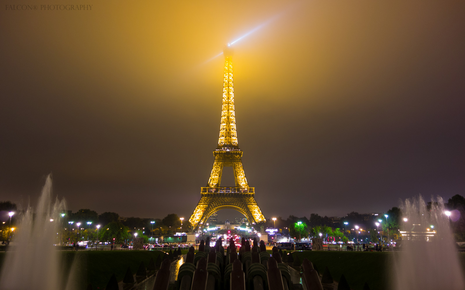 milepæl, tårn, nat, bybilledet, hovedstadsområde, himmel, byområde, turistattraktion, by, lys, metropol, belysning, aften, Spir, skyskraber, træ, skyline, mørke