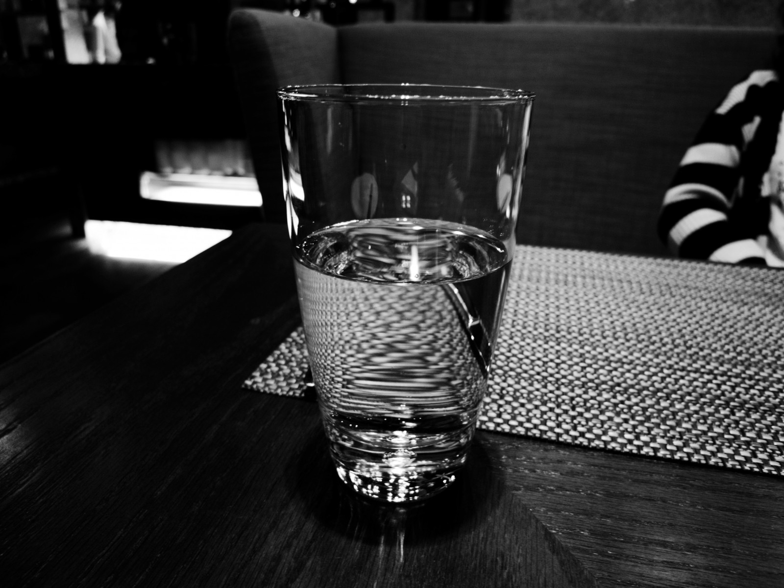 bílý, Černá, černobílý, fotografování, napít se, sklenka, světlo, hrnek, dlux4, osvětlení, tvar, tma, Černý a bílý, monochromatické fotografování, zátiší fotografování, sklenice na víno, sklenic