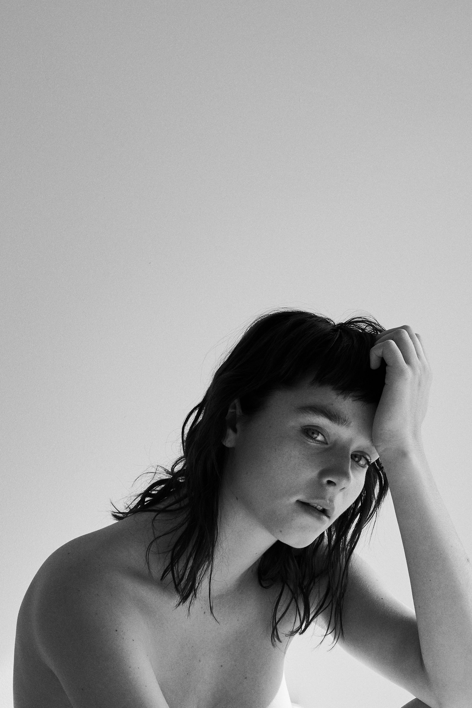 Emma Hakansson, Ren Pidgeon, Kigger på seeren, monokrom, kvinder indendørs