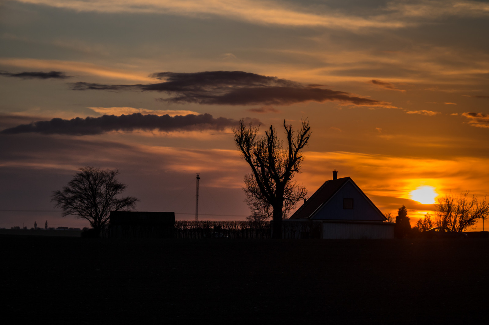 luce del sole, paesaggio, tramonto, cielo, silhouette, Alba, sera, mattina, Sole, orizzonte, atmosfera, crepuscolo, nube, alba, himmel, solnedg ng, Siluett, campagna, moln, landsbygd, s dersl TT, Landskap, modello canoneos760d exif, geocountry, Marca fotocamera Canon, Geocity, modello di fotocamera canoneos760d, geostate, geolocalizzazione, Lente exif efs18200mmf3556is, exif fare canon, exif ISOSPEED 100, apertura exif 80, exif focalLength 80 millimetri, oscurità, fenomeno atmosferico, ultimi bagliori, cielo rosso al mattino, fenomeno meteorologico
