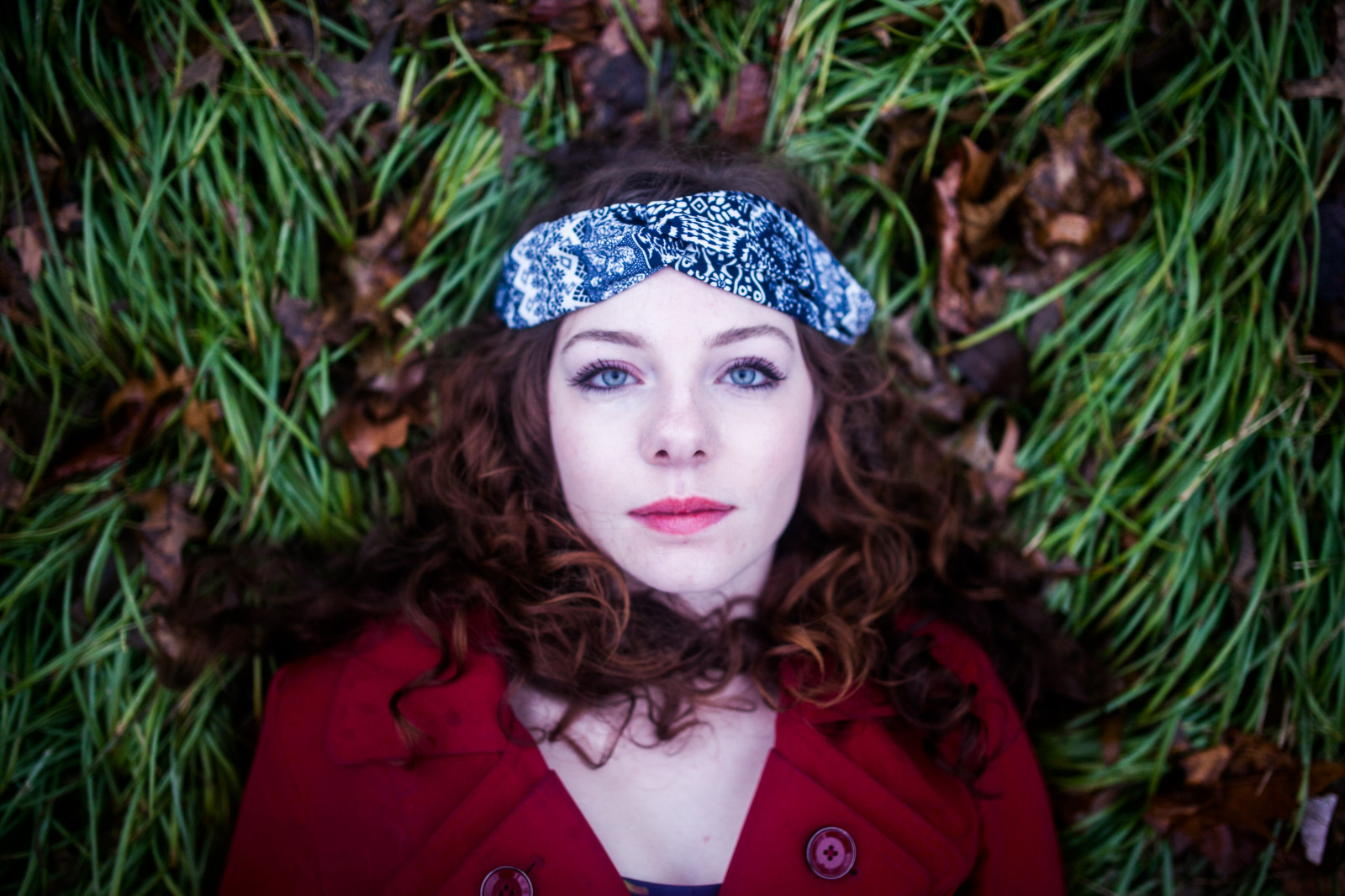 modrý, Červené, dívka, tráva, 35MM, Kánon, vlasy, model, oči, dosti, kůže, označit, 14, symetrie, bledý, ii, 5 d, rtěnka