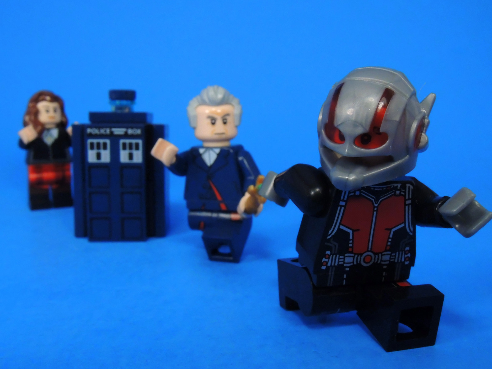 LEGO, minifig, mravenec, muž, doktor, kdo, přejít, přes, TARDIS, 12, clara, scott, přistát, super, hrdina, zázrak, komiks, BBC, Filmové, vesmír, zmenšit, disk, modrý