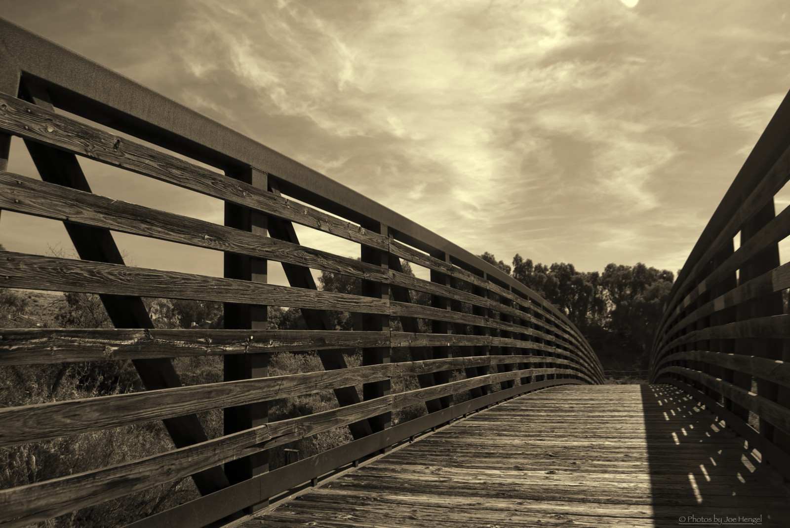 černobílý, panoráma města, architektura, kopec, mraky, symetrie, most, sépie, Kalifornie, oblouk, minout, doprava, struktura, Černý a bílý, zakalený, venkovní, tělesné, tvar, čára, ca, mezník, HSS, SoCal, jižní Kalifornie, orangecounty, urban area, Černý a bílý, monochromatické fotografování, slidersunday, 7dwf, goldenstate, theoc, oc, happyslidersunday, trabucocreekbridge, sanjuancapistrano, cloudsorangecounty