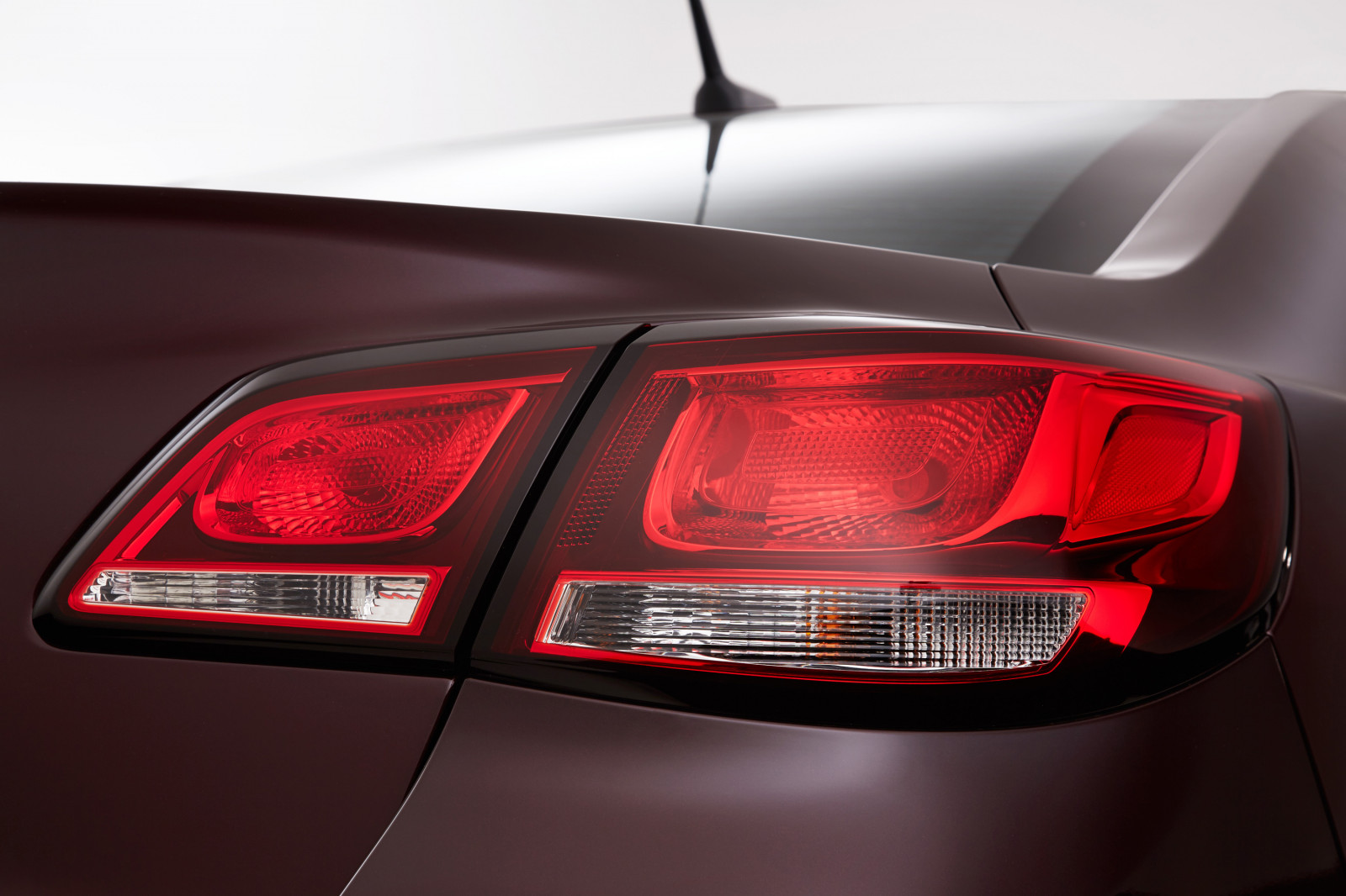 รถ, ยานพาหนะ, 2013, โฮลเดน, netcarshow, netcar, ภาพรถยนต์, ภาพรถ, เซอแดง VF Calais V, ล้อ, ขอบ, ยานพาหนะบก, การออกแบบยานยนต์, ภายนอกยานยนต์, รถยนต์ทำ, รถหรู, กันชน, รถผู้บริหาร, เซอแดงกีฬา, ตะแกรง