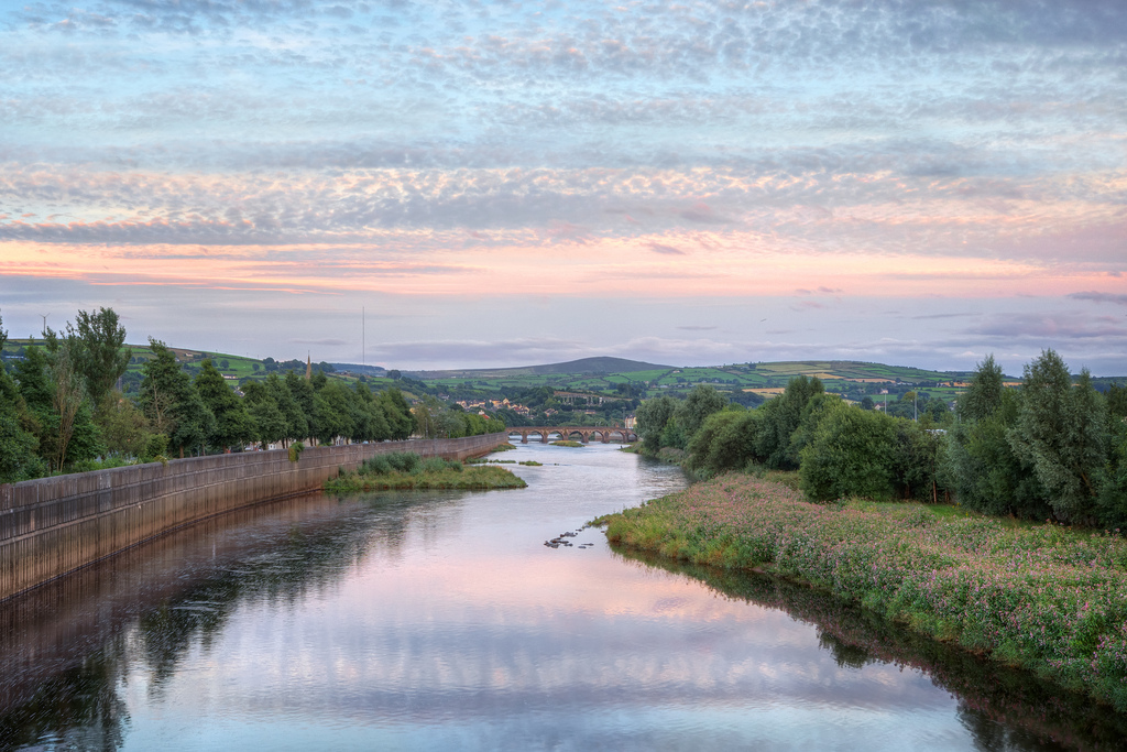 slunečnímu záření, stromy, krajina, západ slunce, květiny, kopec, jezero, voda, Příroda, odraz, tráva, nebe, fotografování, uklidnit, Cestovní ruch, večer, ráno, most, řeka, slunce, fotograf, HDR, horizont, město, atmosféra, národní park, letní, Nikon, květ, liška, Irsko, divočina, Evropa, britský, velbloudi, Dovolená, soumrak, objektiv, jaro, Spojené království, rákosí, GNR, banka, mount scenérie, okraj, soubor, dovolená, mokřadní, země, mrak, paprsky, strom, NIKKOR, zakalený, den, hora, hrabství, svítání, široký, severní, odrazy, cesta, barvitý, venkov, vodní tok, turista, boční, návštěva, hd, nádrž, scénický, site, vysočina, irština, tonemapped, tekoucí, Tyrone, jezero, d5300, 1024mm, počítač tapeta, vodní, meteorologický jev, klesl, Gareth, lužní, riverscape, hrb, Strabane, ni, vodní zdroje, Wray, Morne, Lifford, hdfox, Bradly, sperrins, fluvial landforms of streams